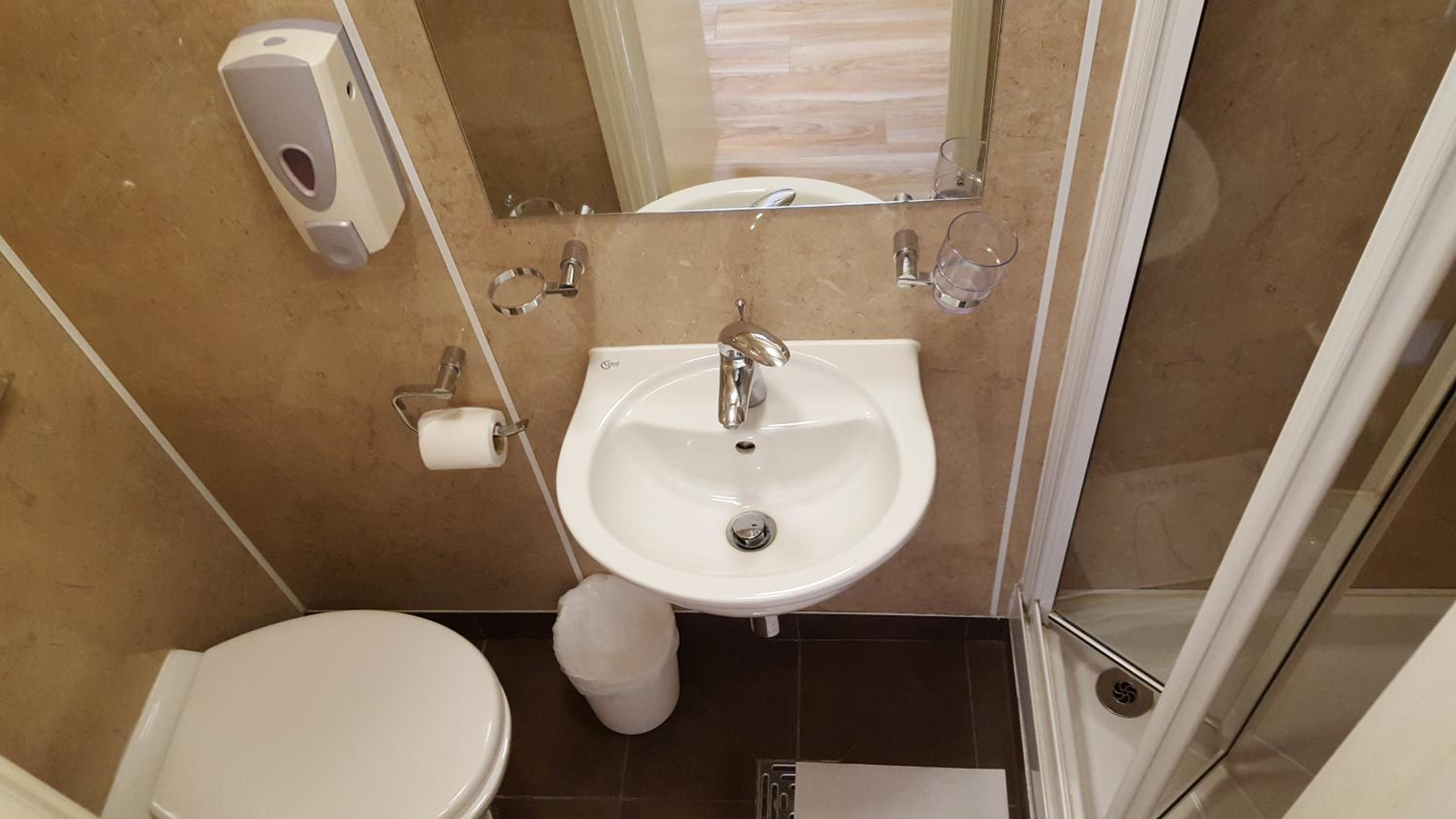 Twin Room with Bathroom photo 3