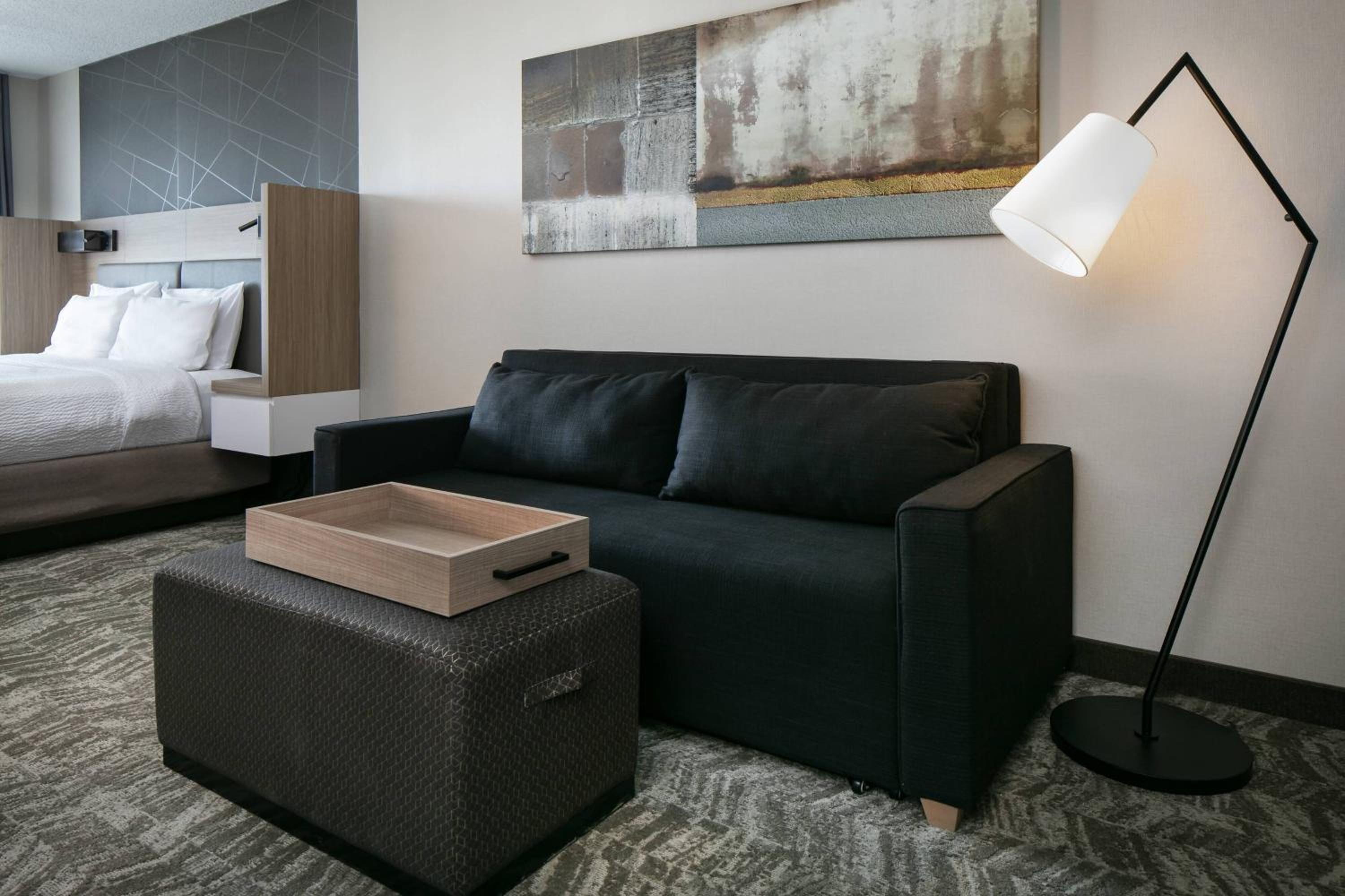 Suite with King or Double Bed, Sofa Bed and Adapted Tub - Mobility Accessible photo 2