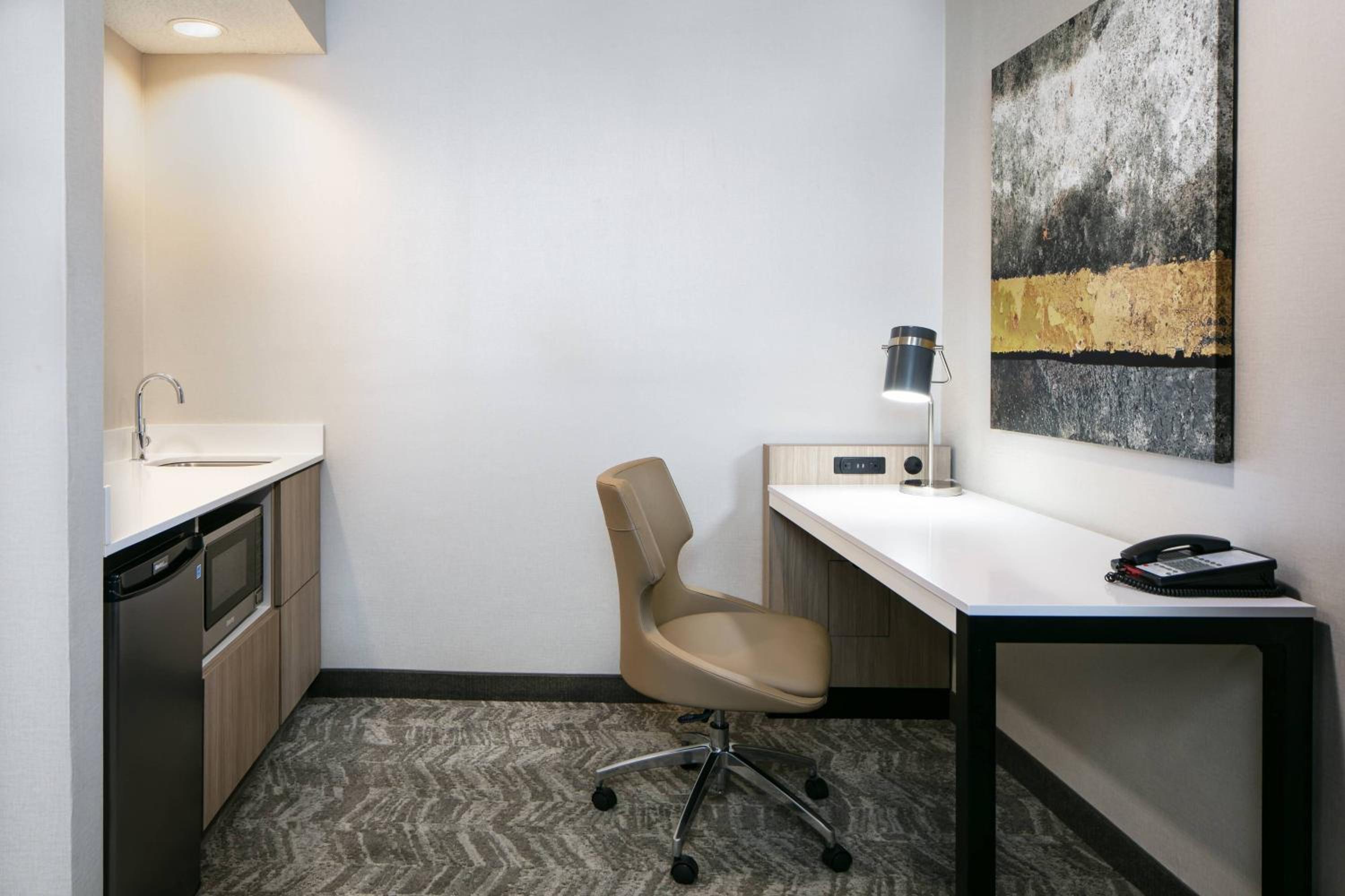 Suite with King or Double Bed, Sofa Bed and Adapted Tub - Mobility Accessible photo 3