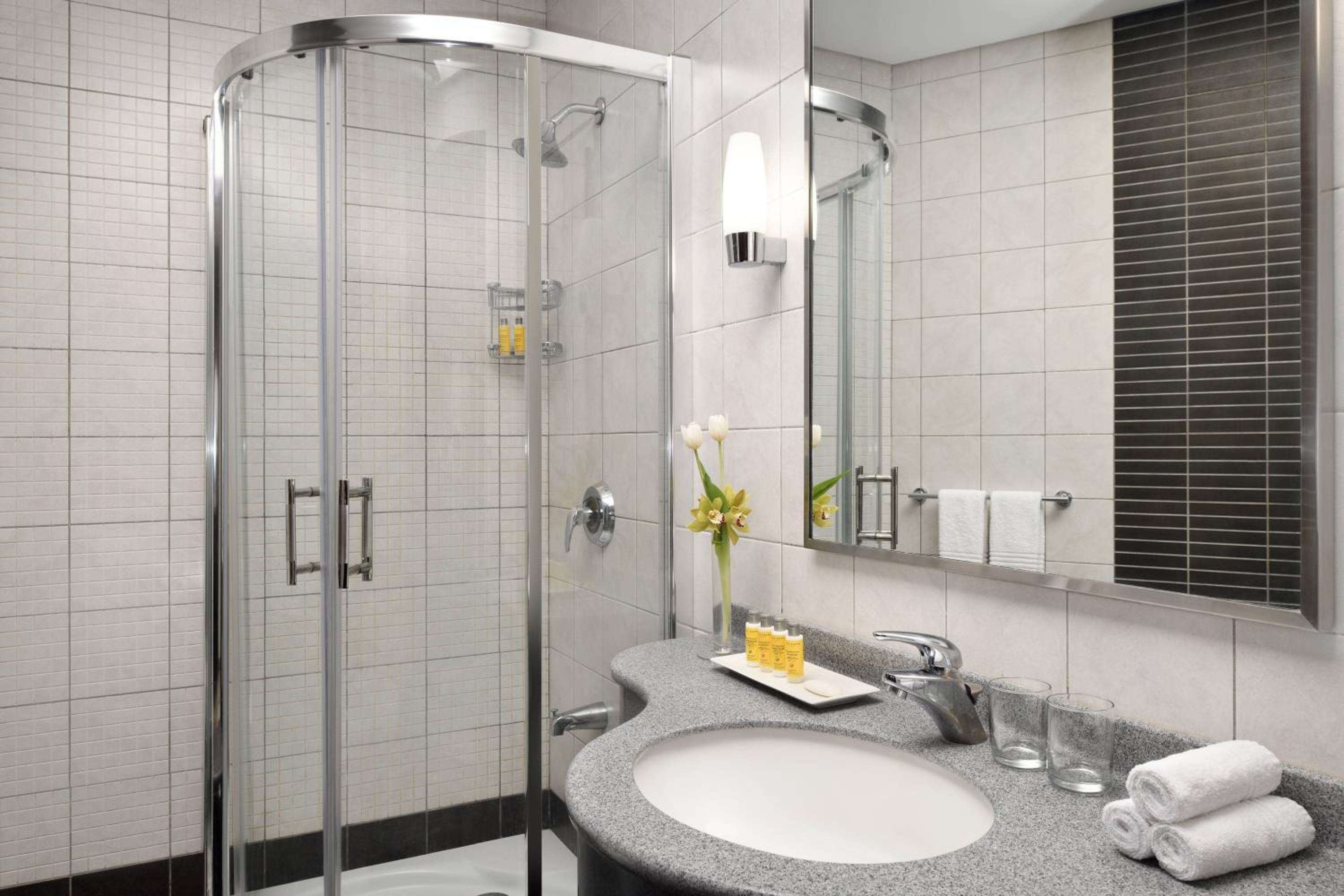 Three-Bedroom Apartment - Photo 4