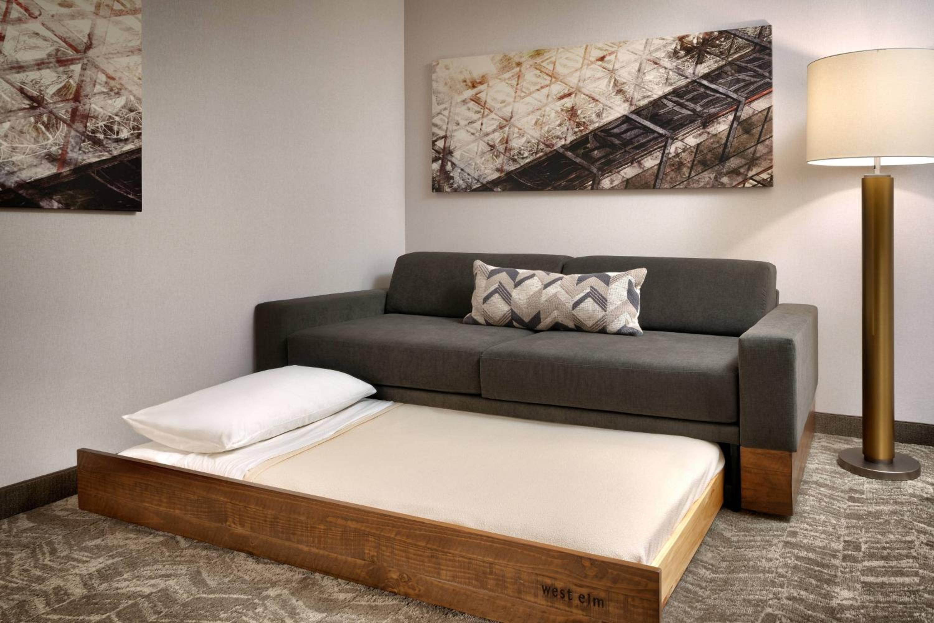 One-Bedroom King Suite with Sofa Bed and Trundle Sofa - Photo 3