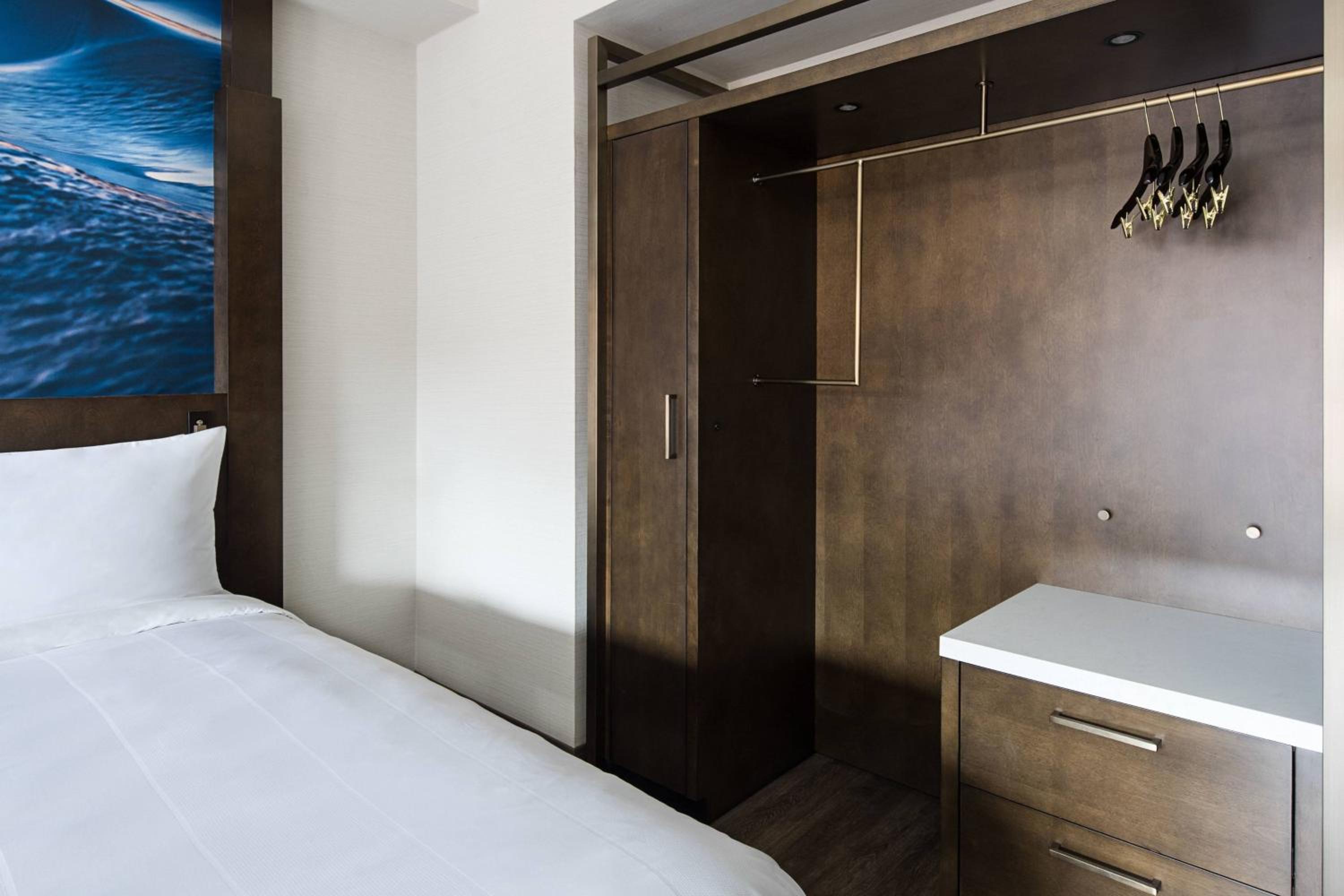 Deluxe King Room - Photo 4