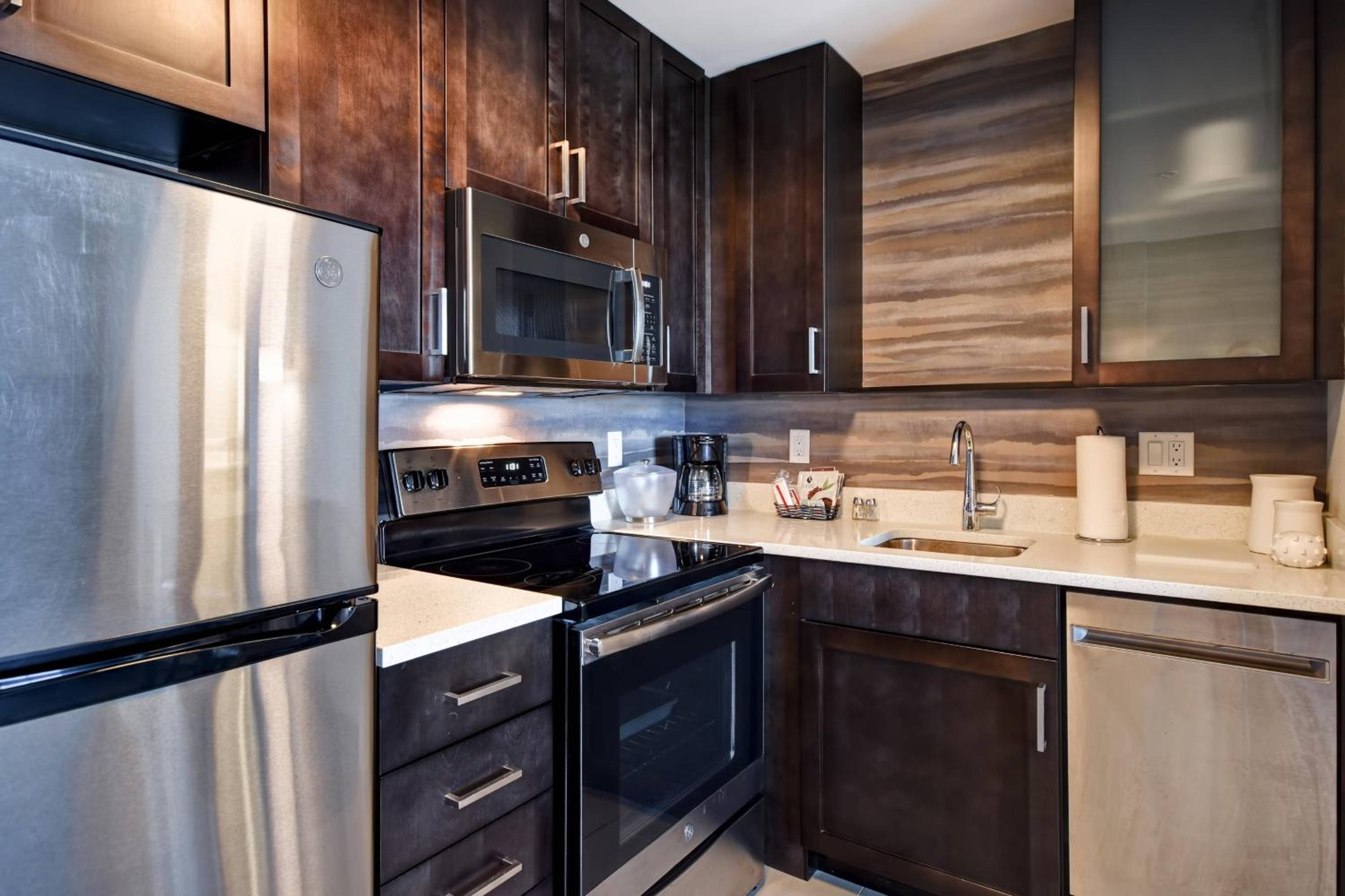 One-Bedroom King Suite with Sofa Bed - Hearing Accessible
