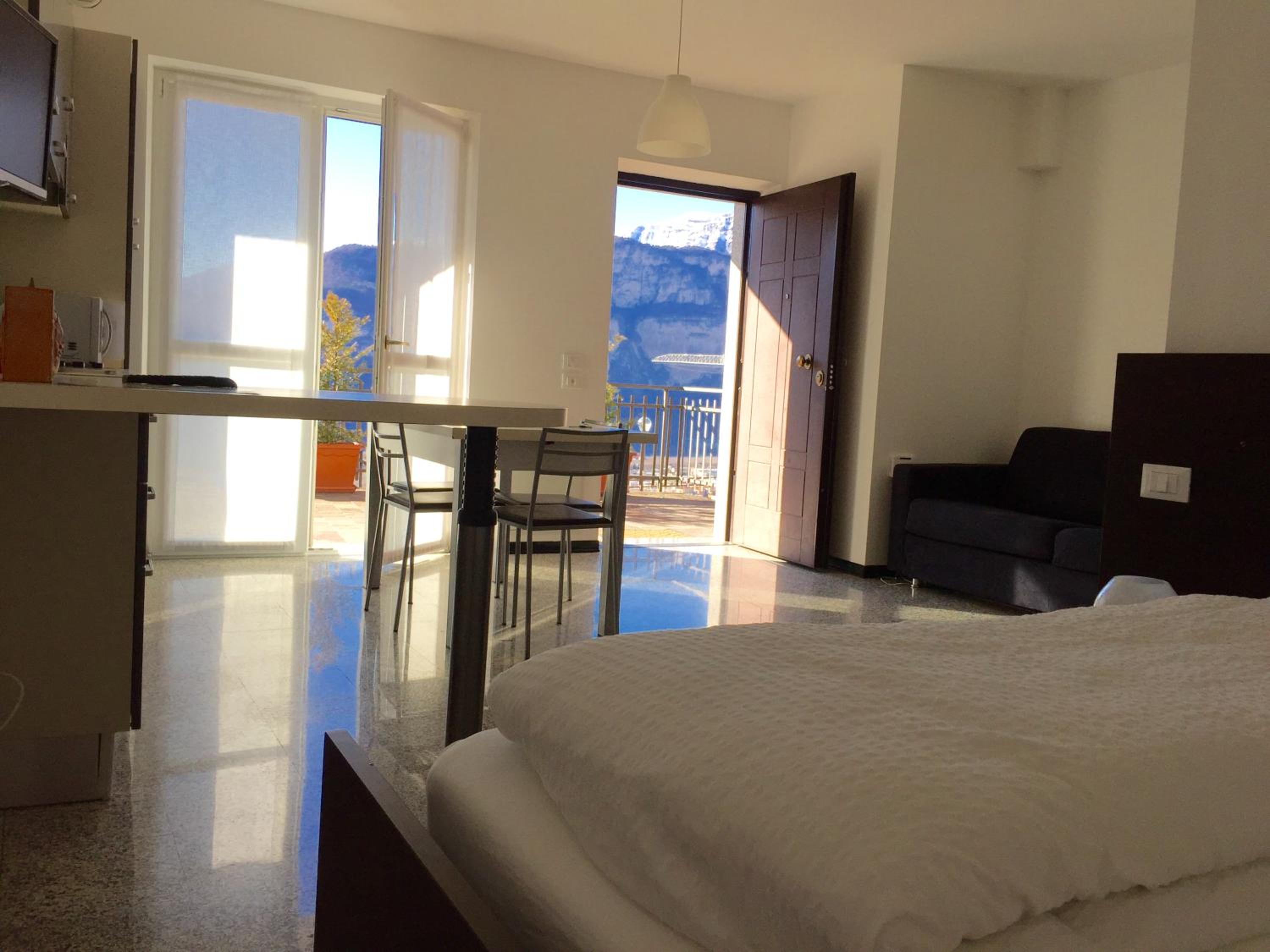 Studio Apartment photo 1