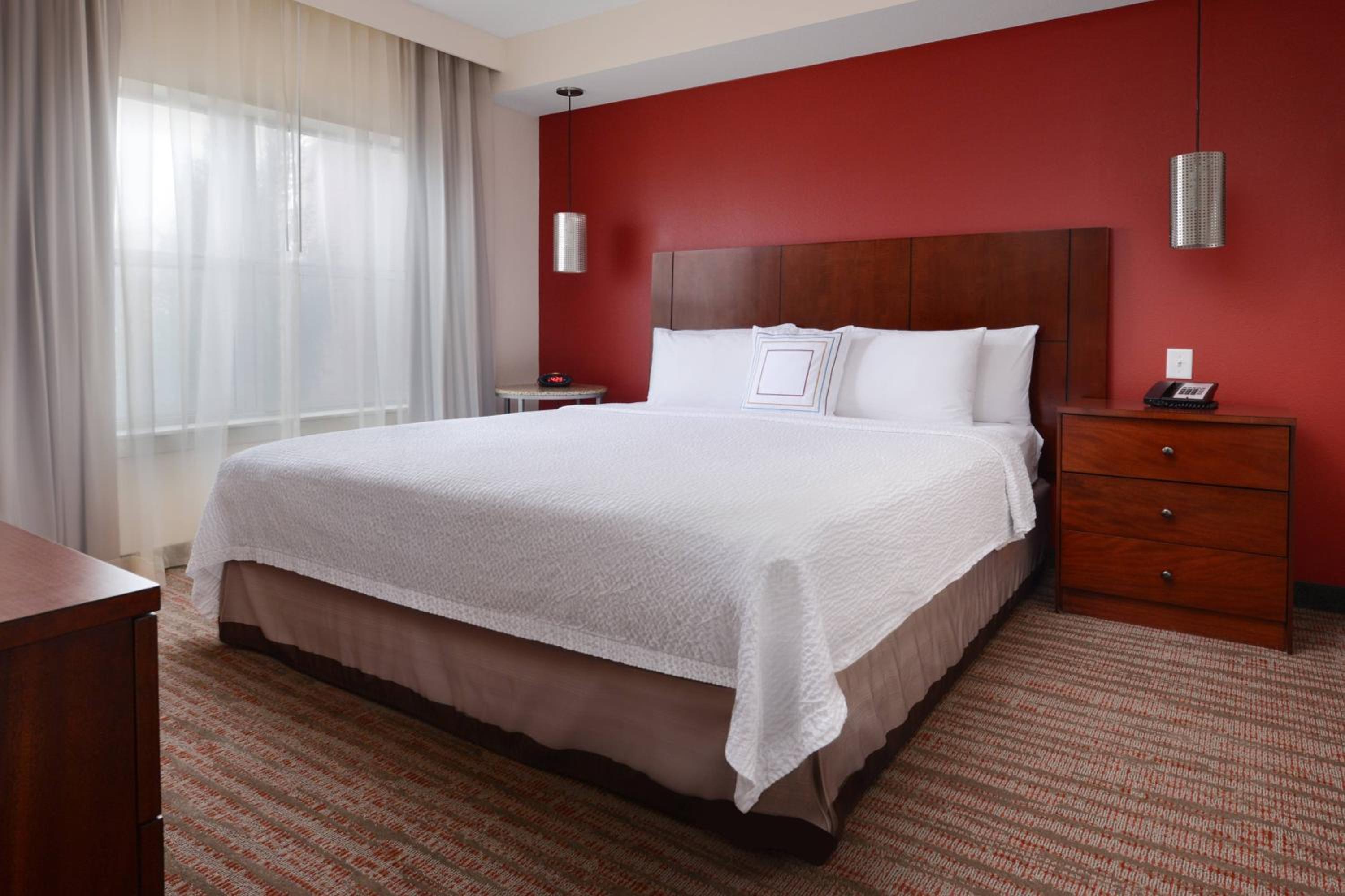 One-Bedroom King Suite with Sofa Bed - Hearing Accessible - Photo 2