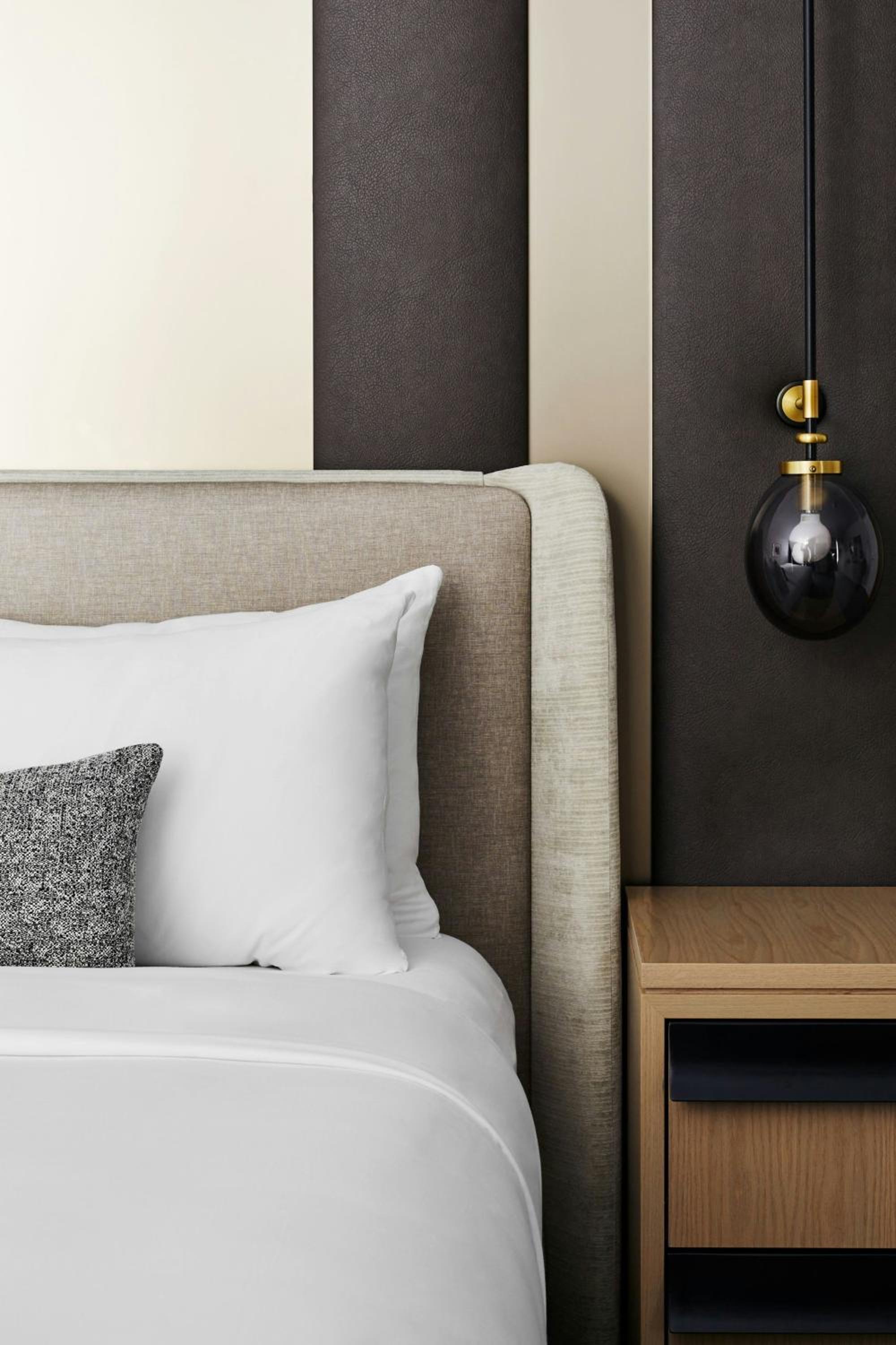 One-Bedroom King Apartment