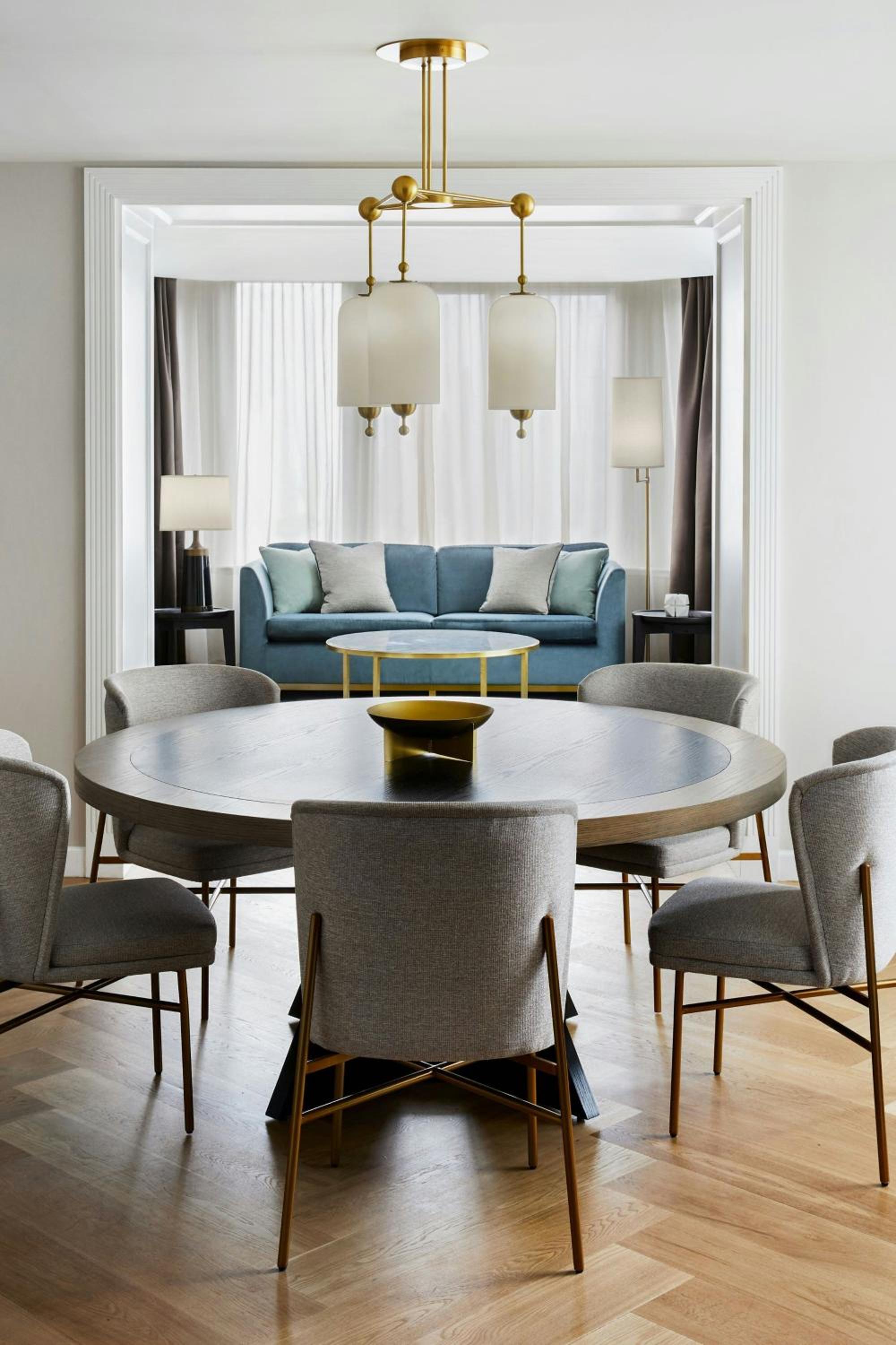 One-Bedroom King Apartment