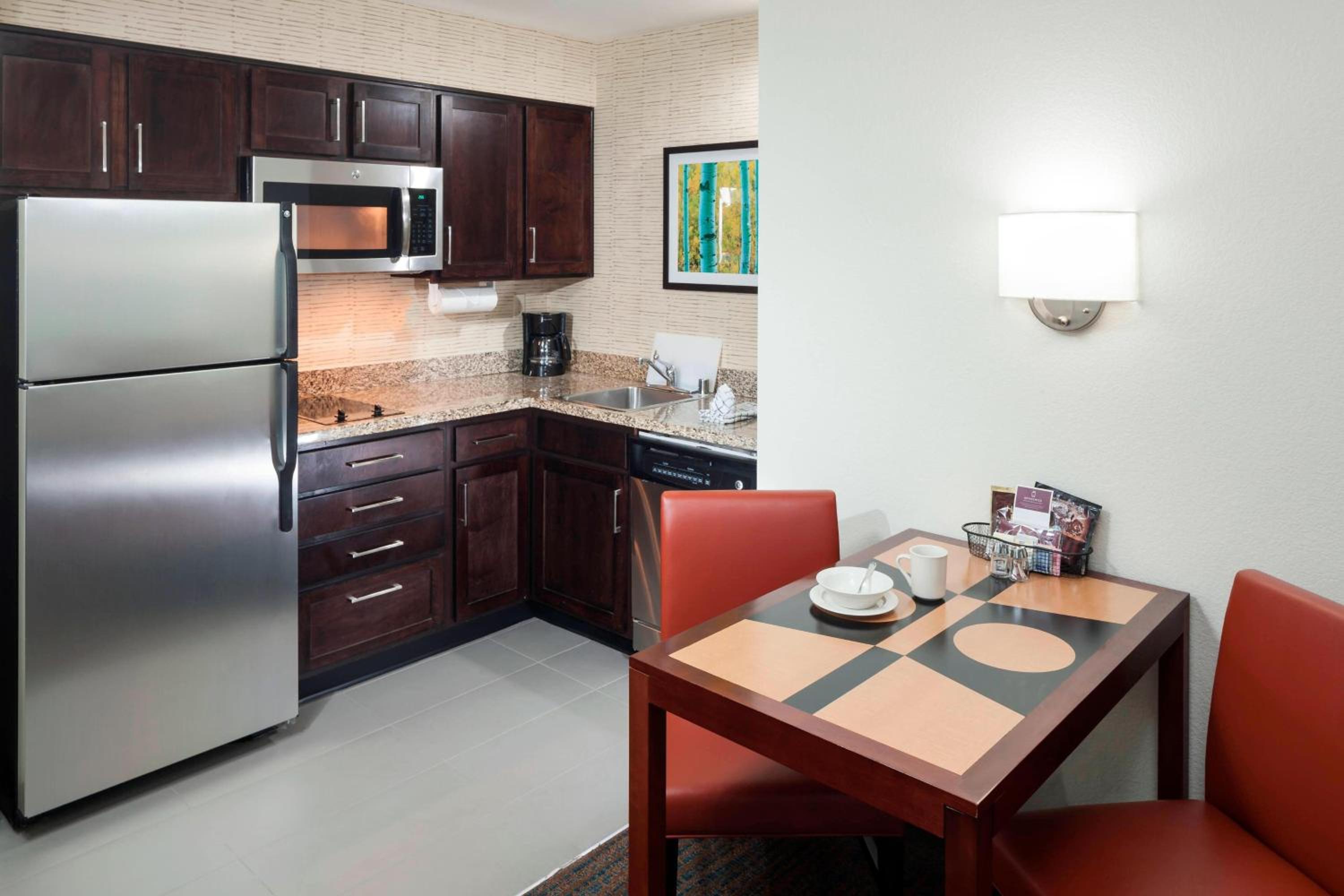 One-Bedroom King Suite with Sofa Bed and Adapted Tub - Mobility and Hearing Accessible photo 2