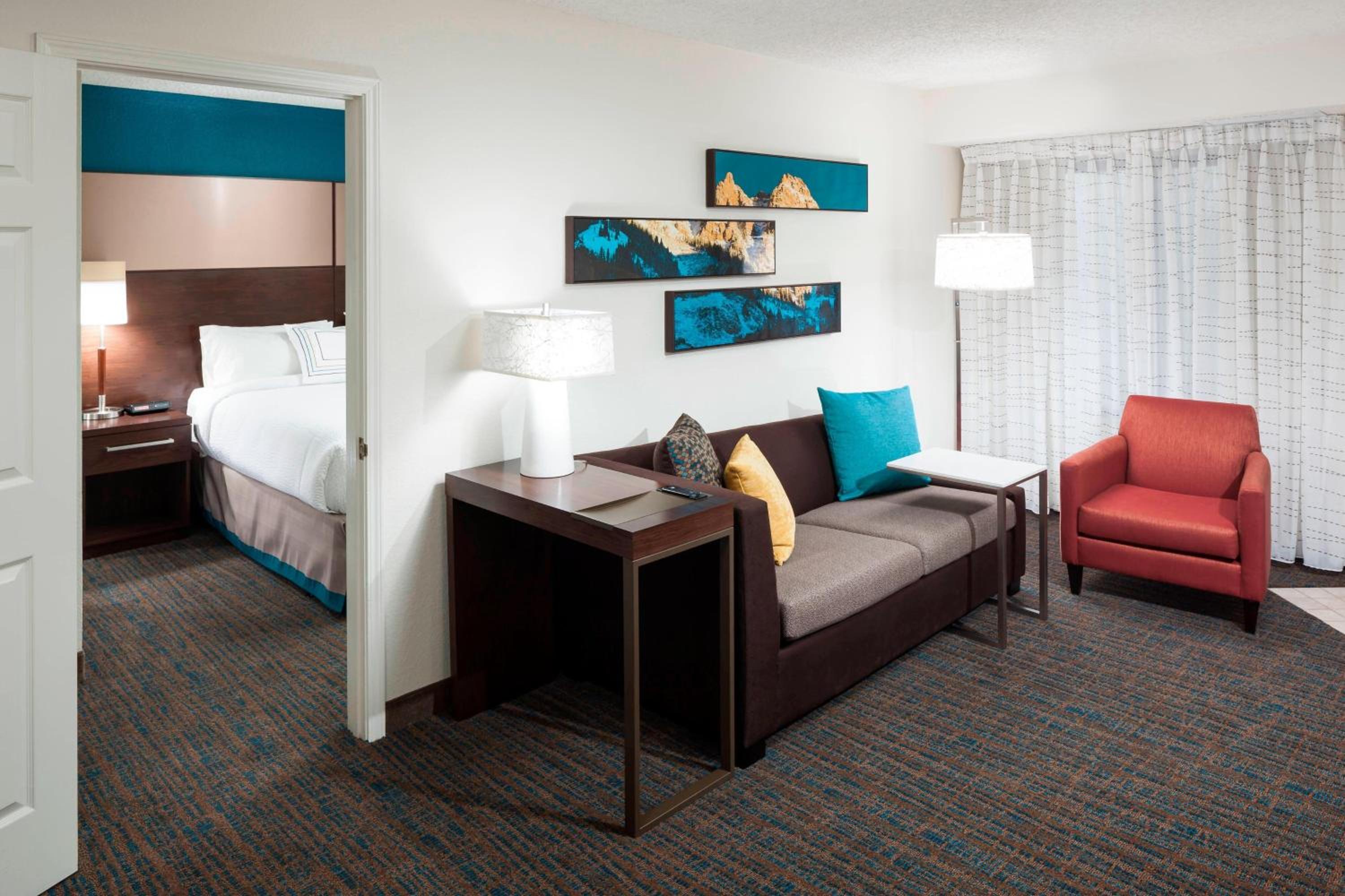 Two-Bedroom Suite with Fireplace - Mobility/Hearing Accessible with Roll-In Shower - Photo 3