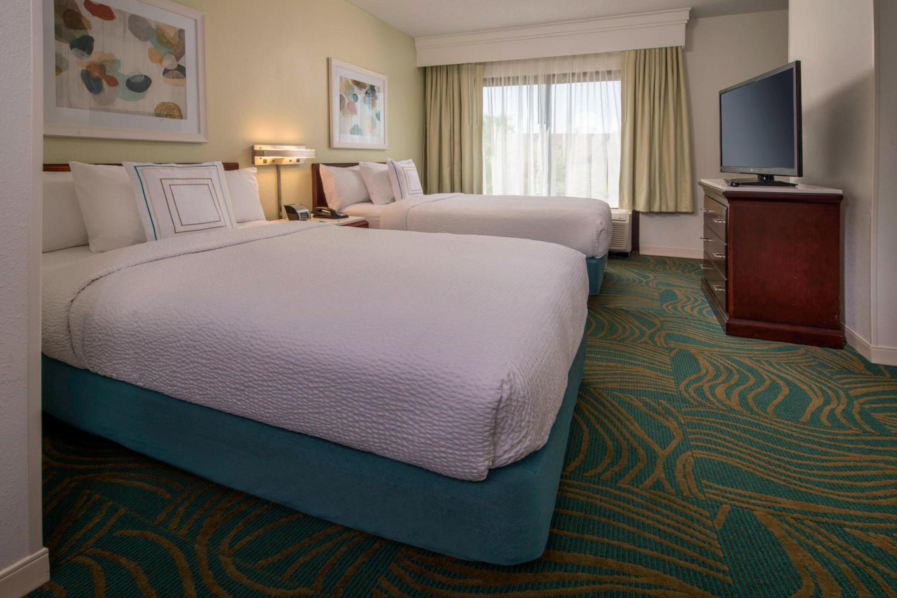 Suite with Roll-In Shower - Mobility and Hearing Accessible - Photo 1