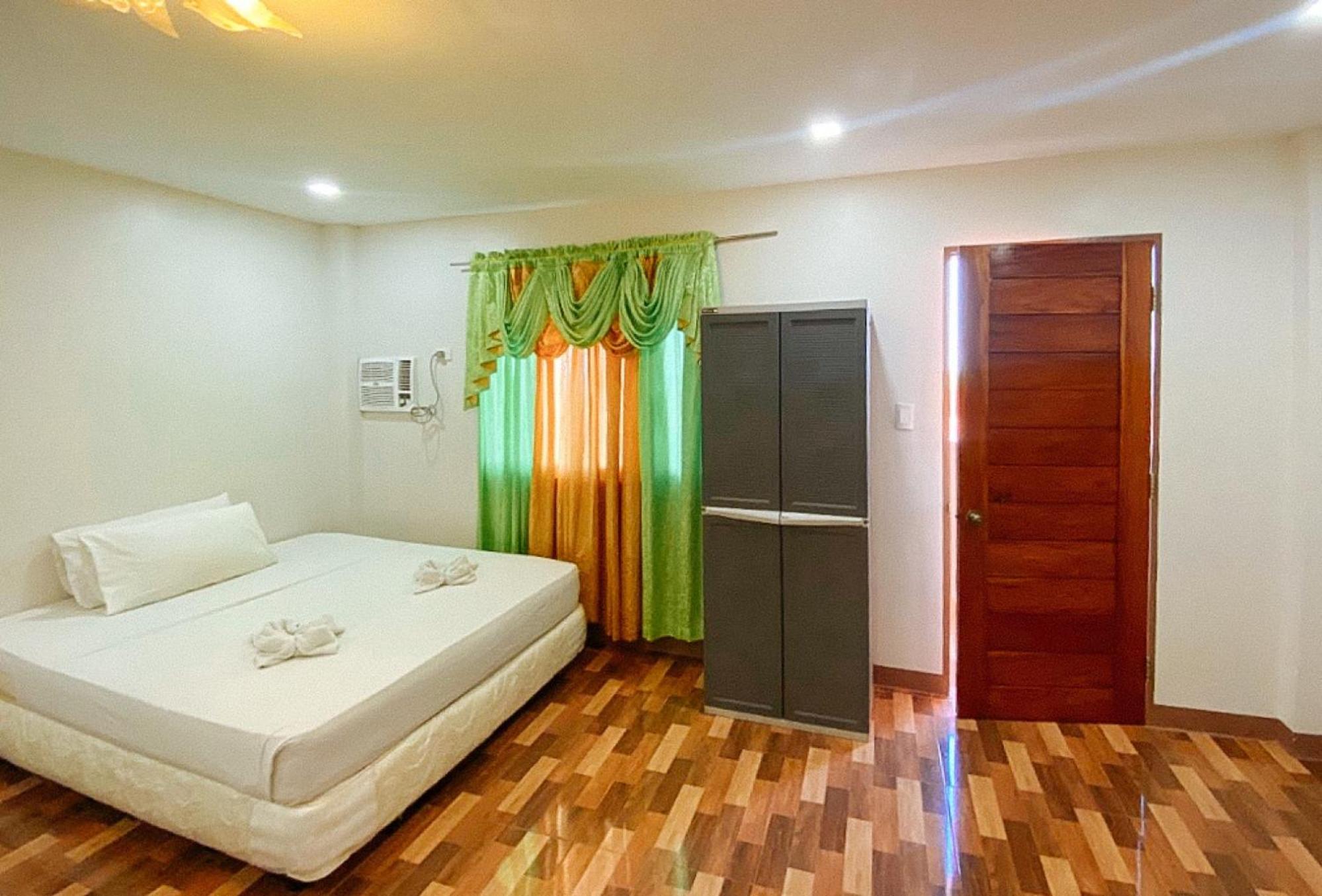 Deluxe Family Room - Photo 8