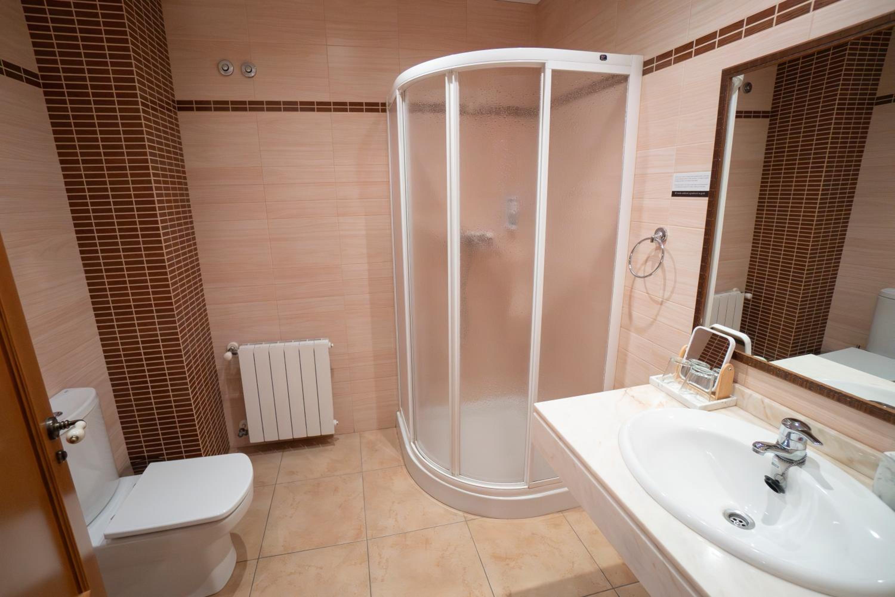 Triple Room with Balcony - Photo 6