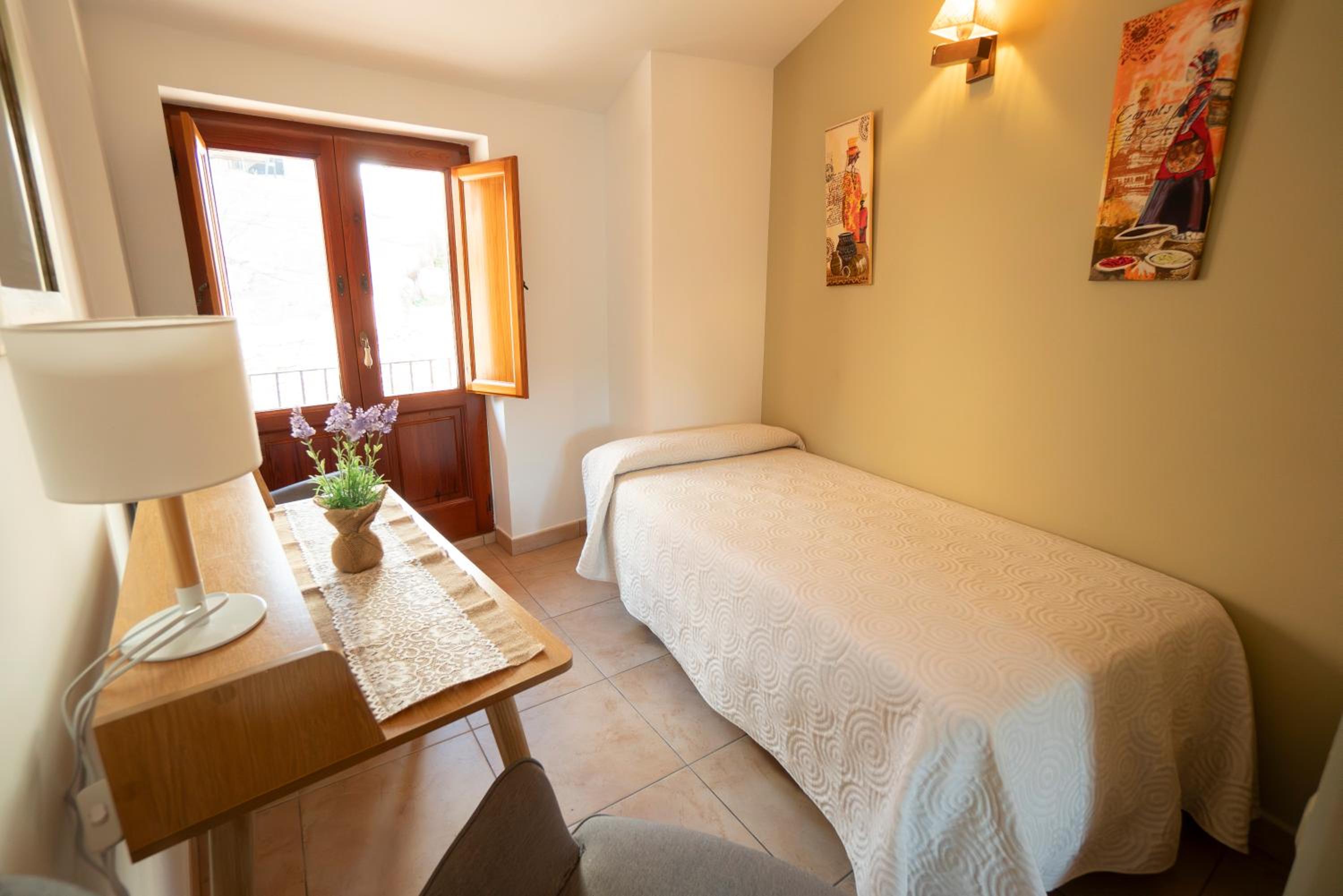 Double Room with Terrace - Photo 3