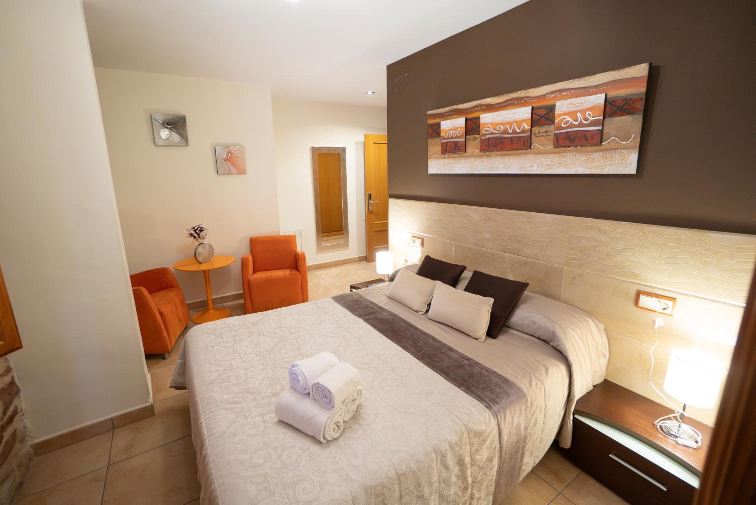 Deluxe Double Room with Balcony - Photo 3