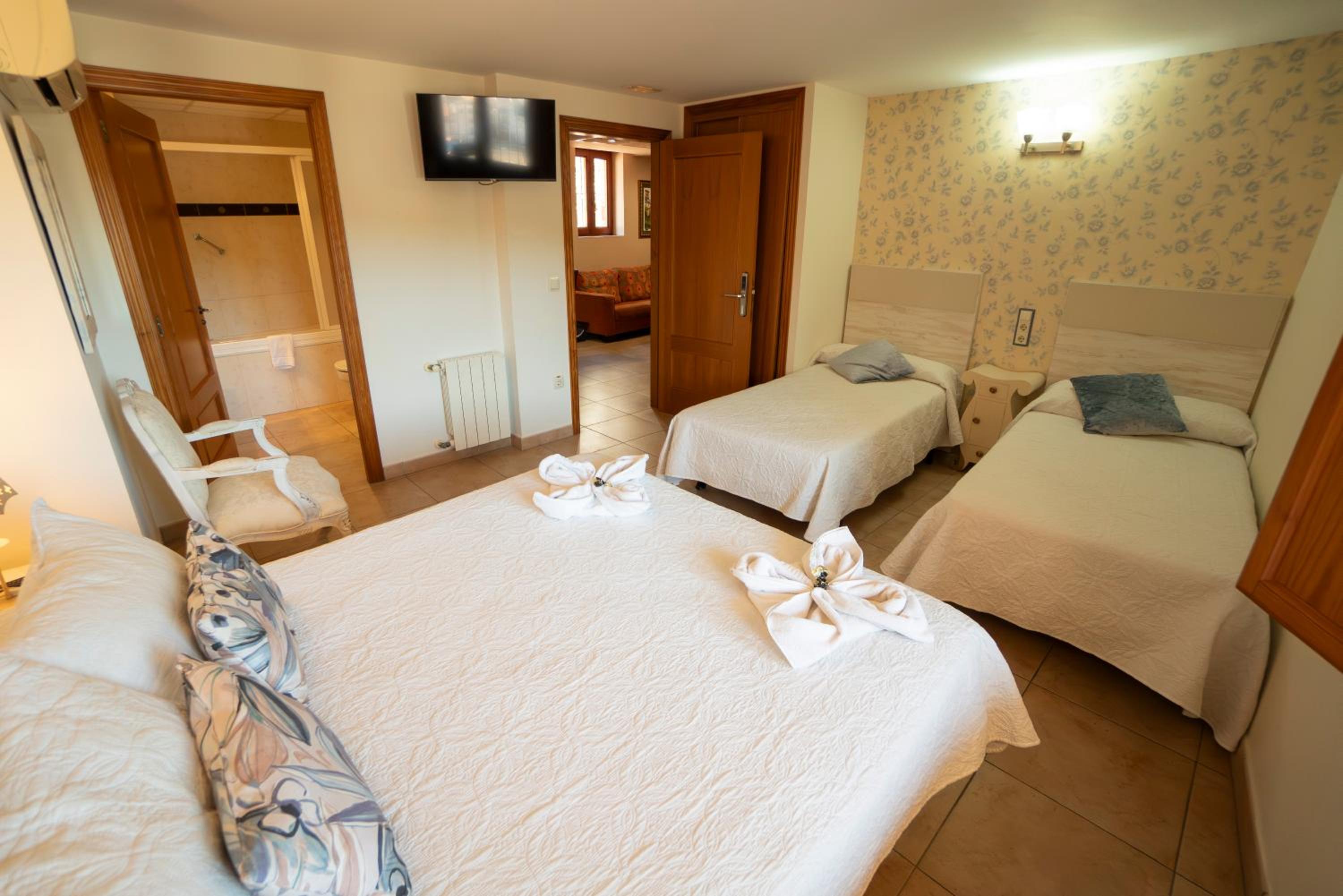 Quadruple Room with Terrace - Photo 3