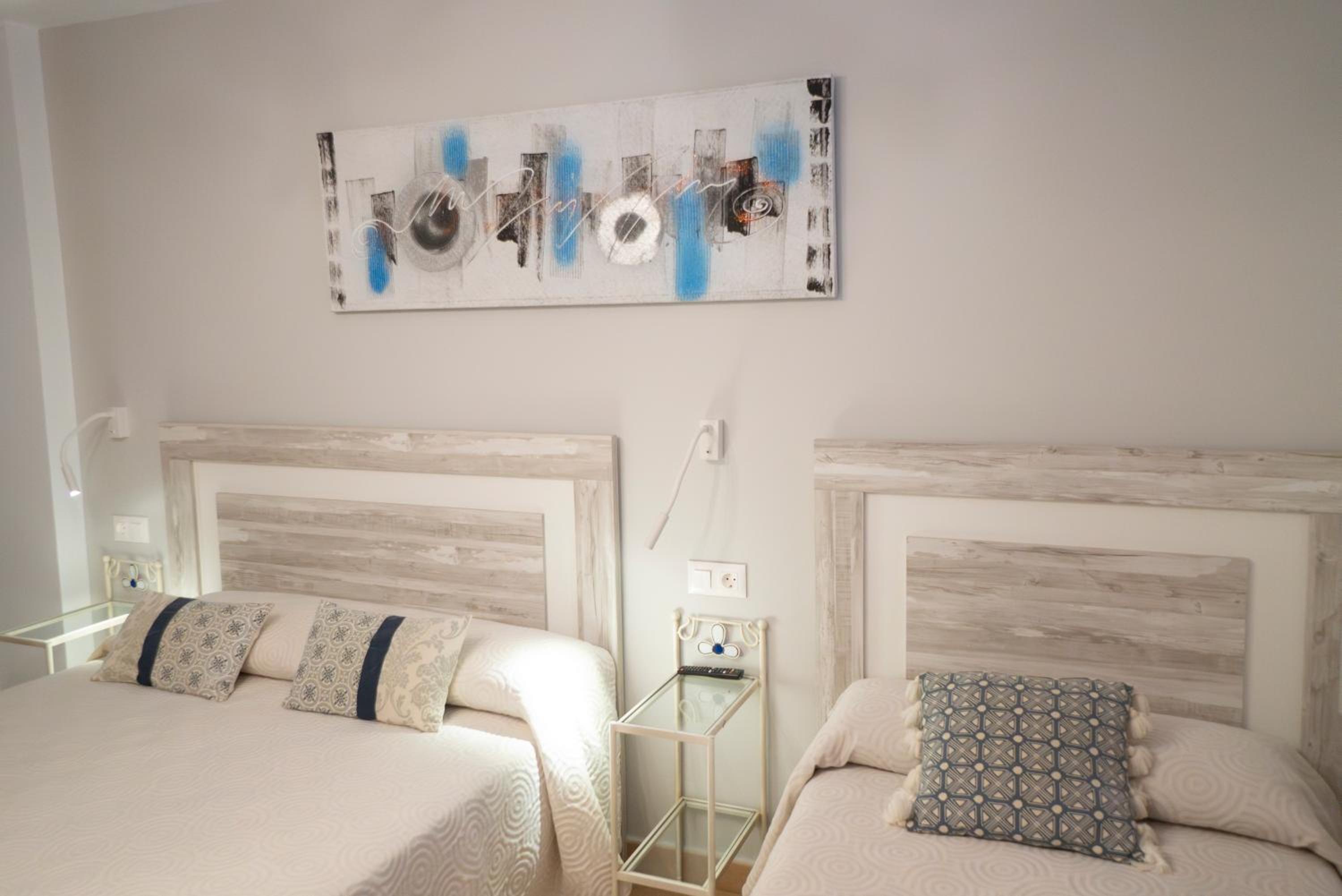 Triple Room with Balcony - Photo 3
