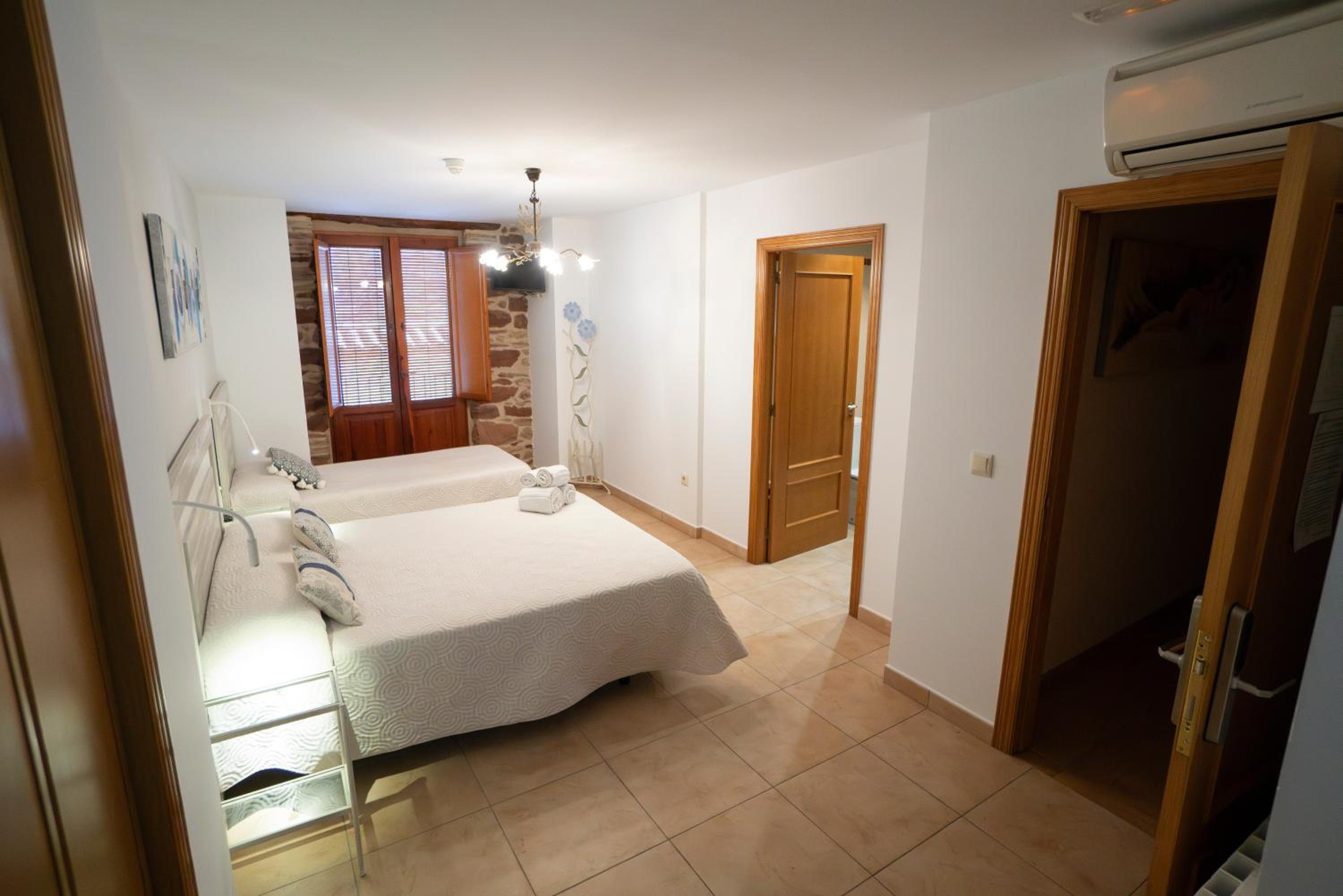 Triple Room with Balcony - Photo 2