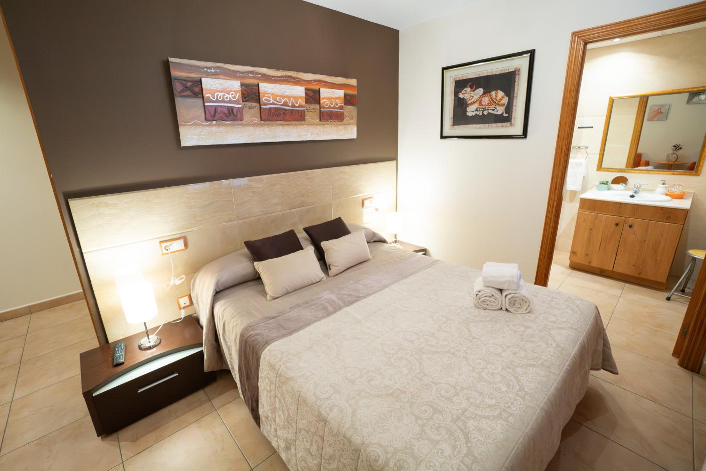 Deluxe Double Room with Balcony - Photo 2