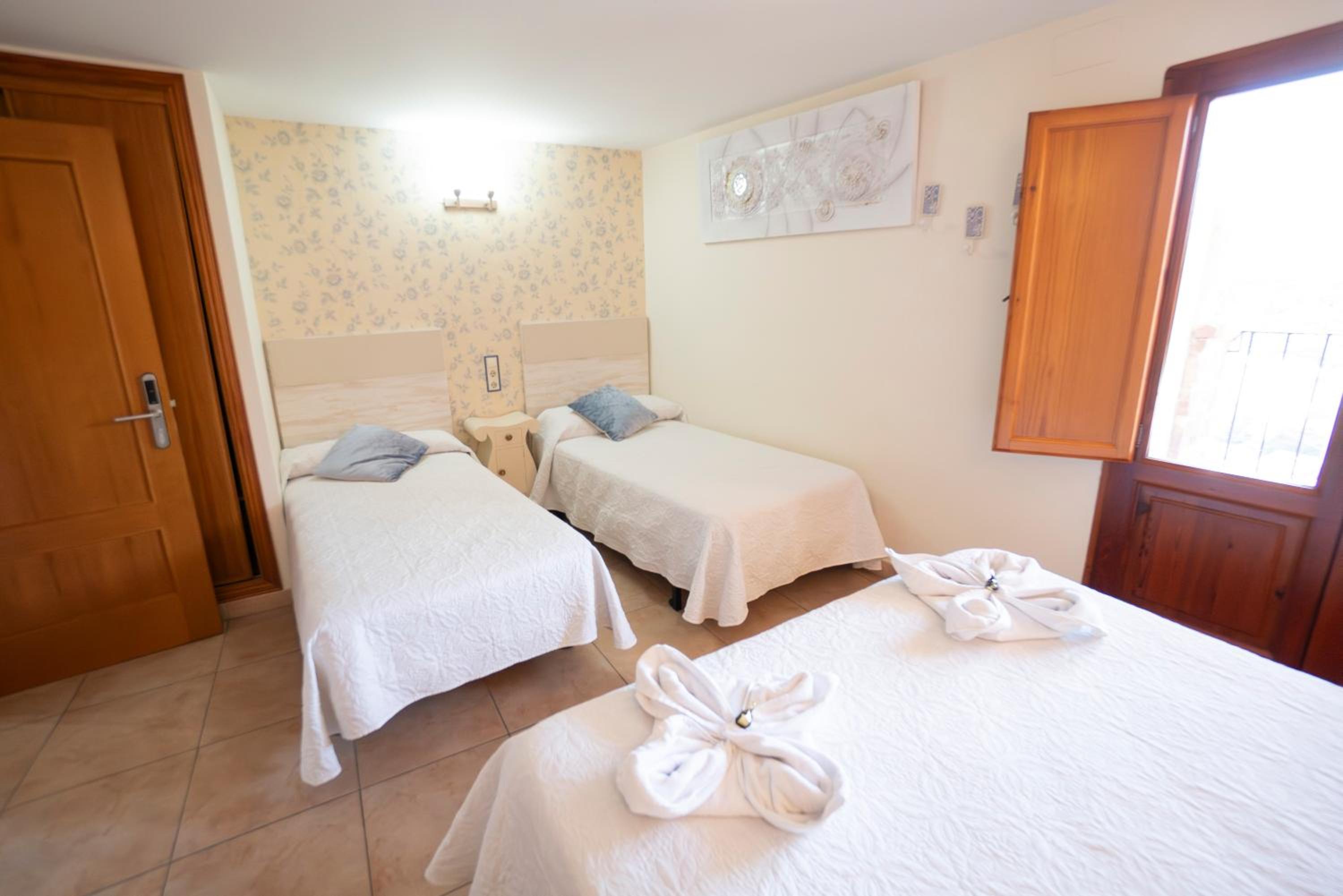 Quadruple Room with Terrace - Photo 4