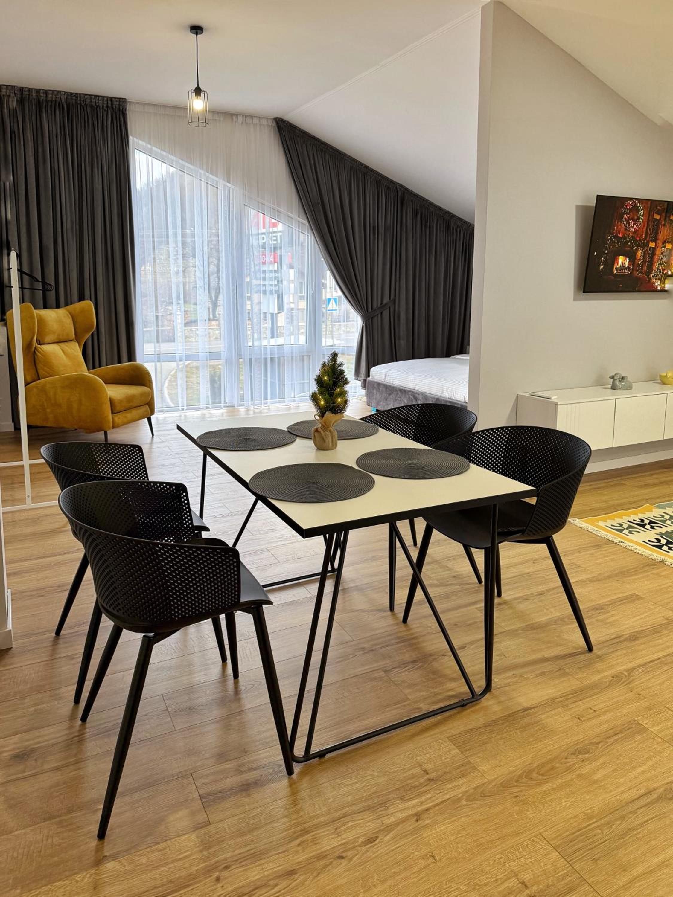 Studio Apartment with King Bed photo 1