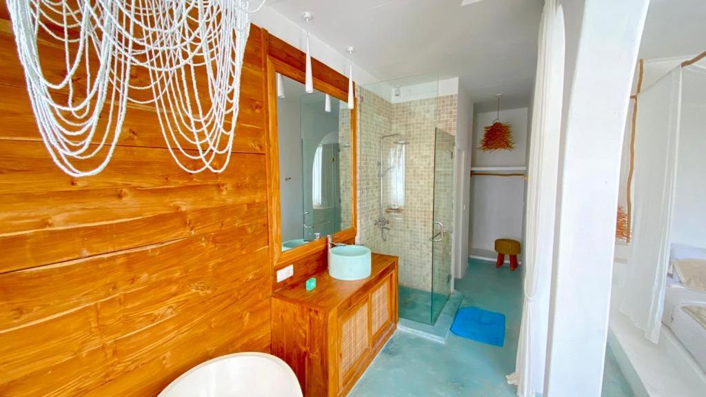 Deluxe Double Room with Bathub