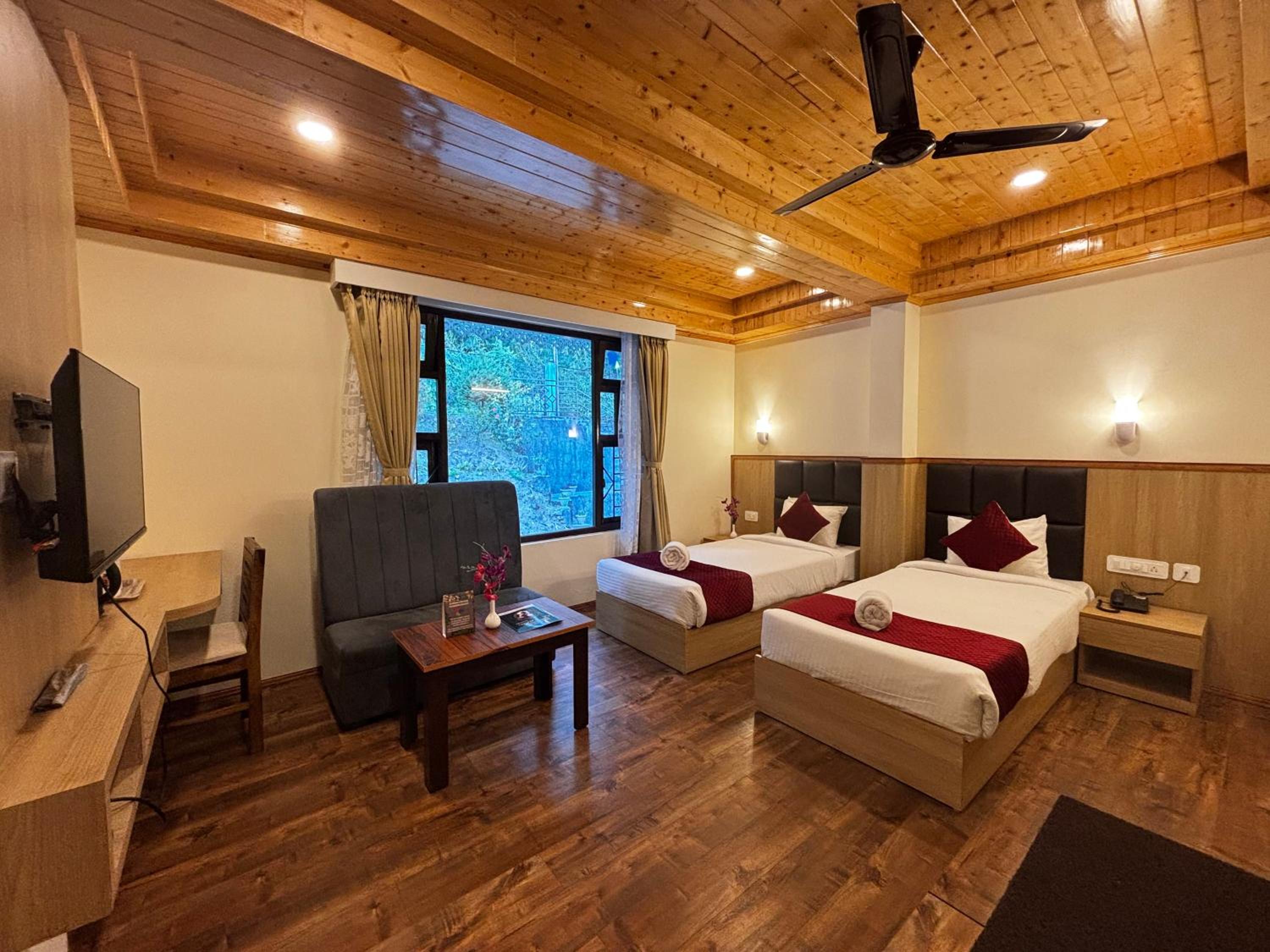 Deluxe Twin Room photo 2