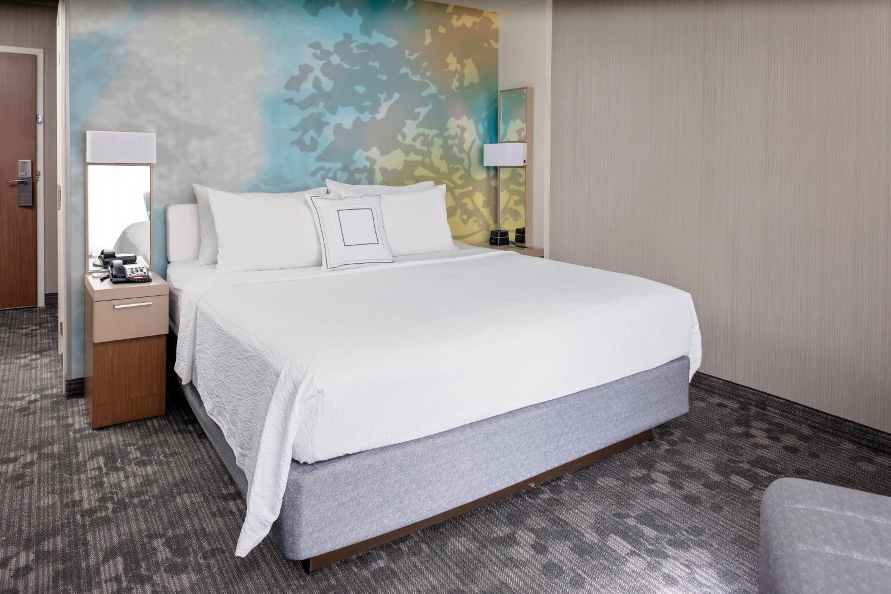 King Room with Sofa Bed - Photo 1