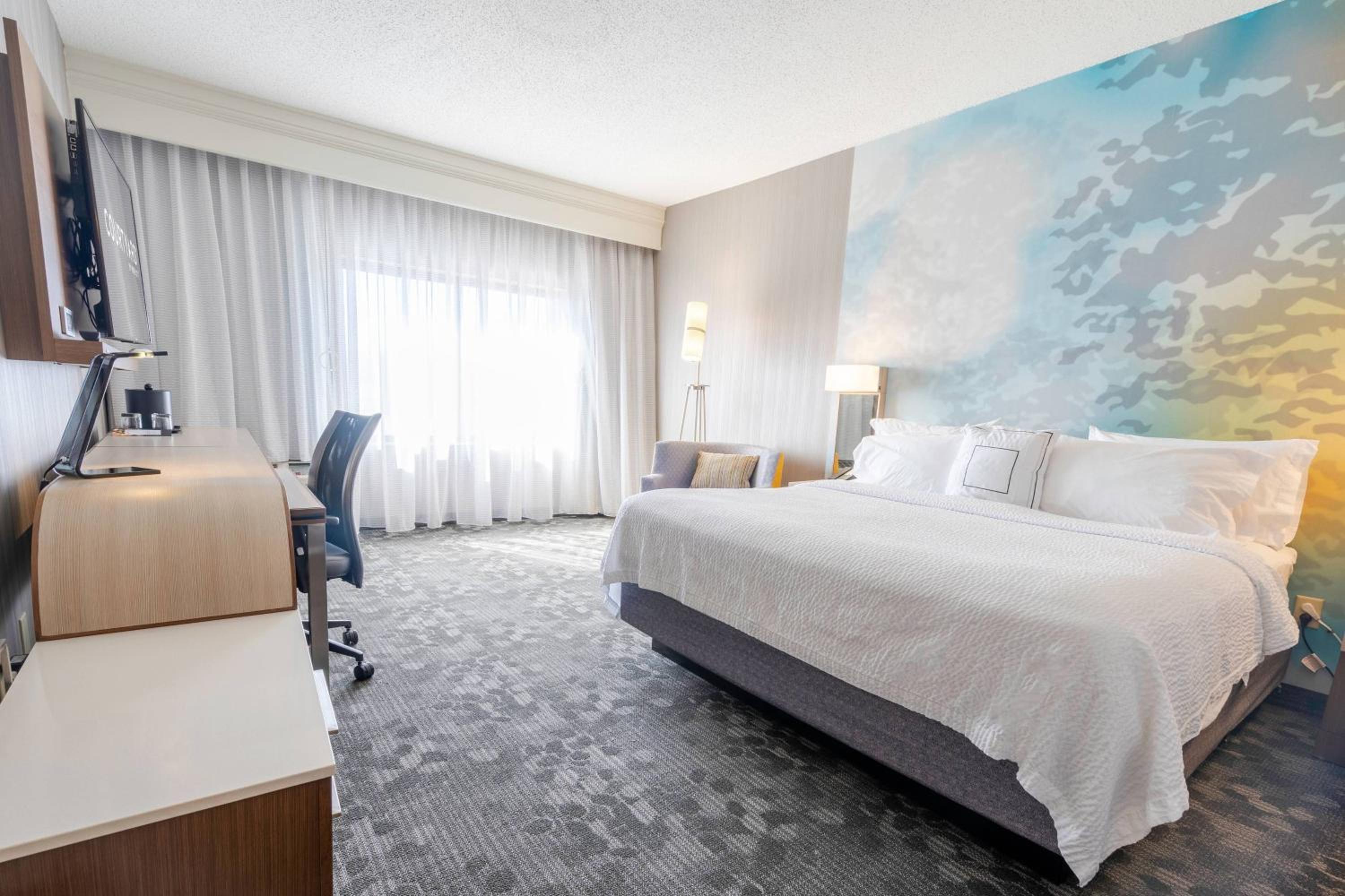 King Room with Roll-In Shower and Sofa Bed - Mobility Access/Hearing Accessible photo 3
