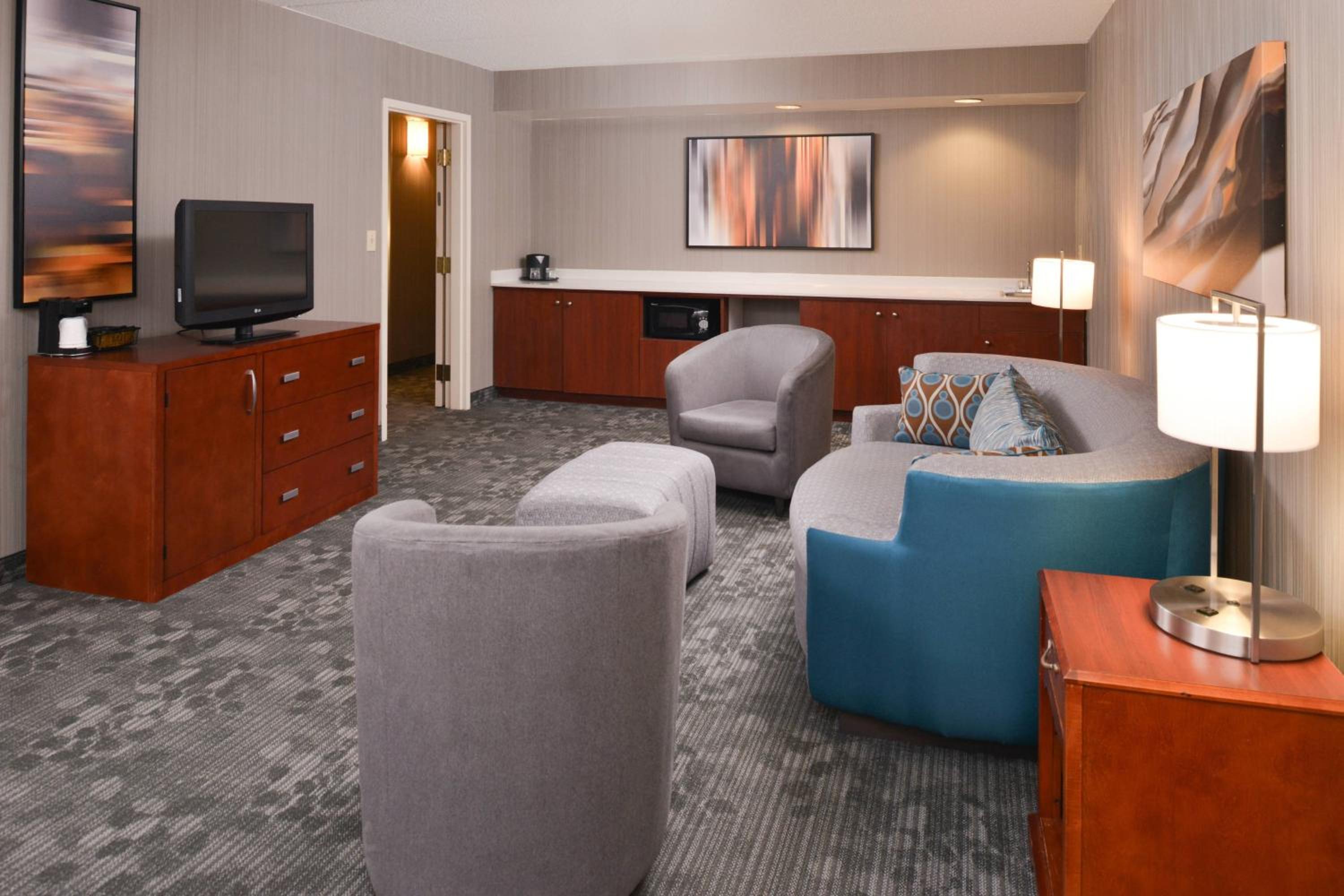 One-Bedroom King Suite with Balcony and Sofa Bed photo 1