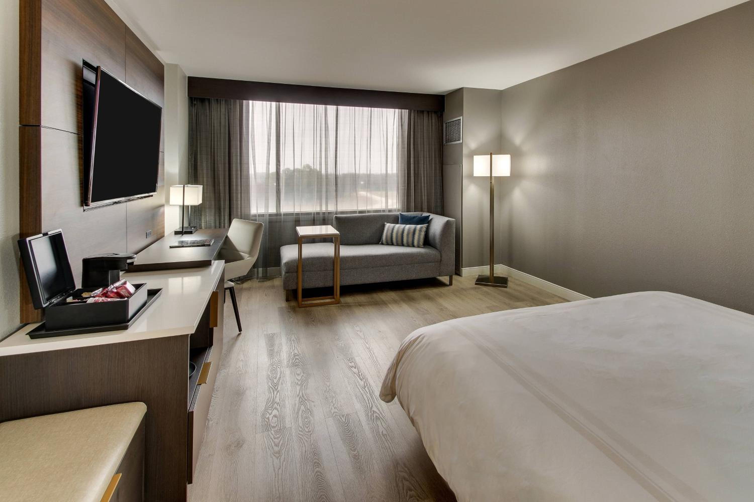 King Room with Roll-in Shower - Mobility and Hearing Accessible photo 1