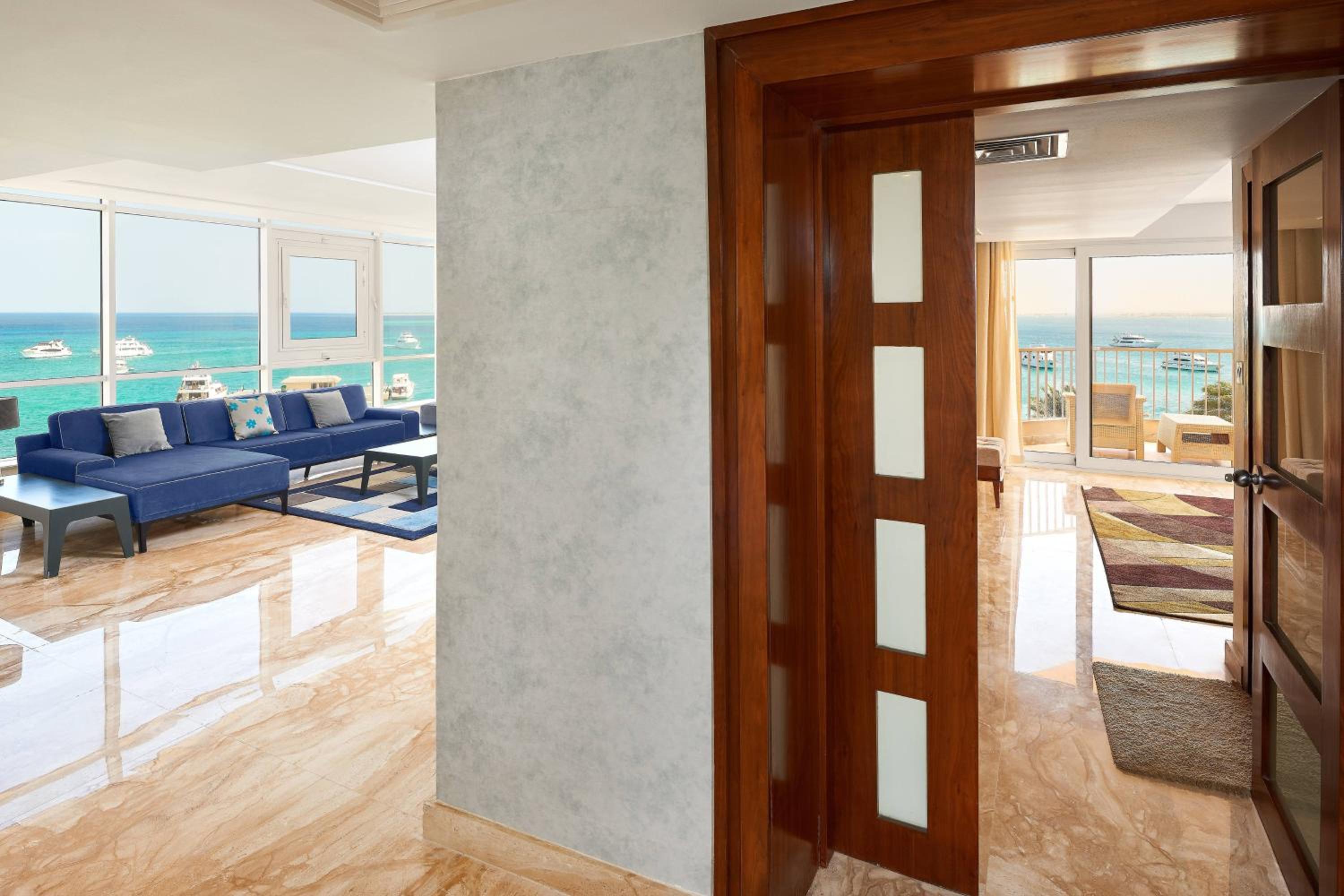 One-Bedroom Apollo King Suite with Balcony and Sea View