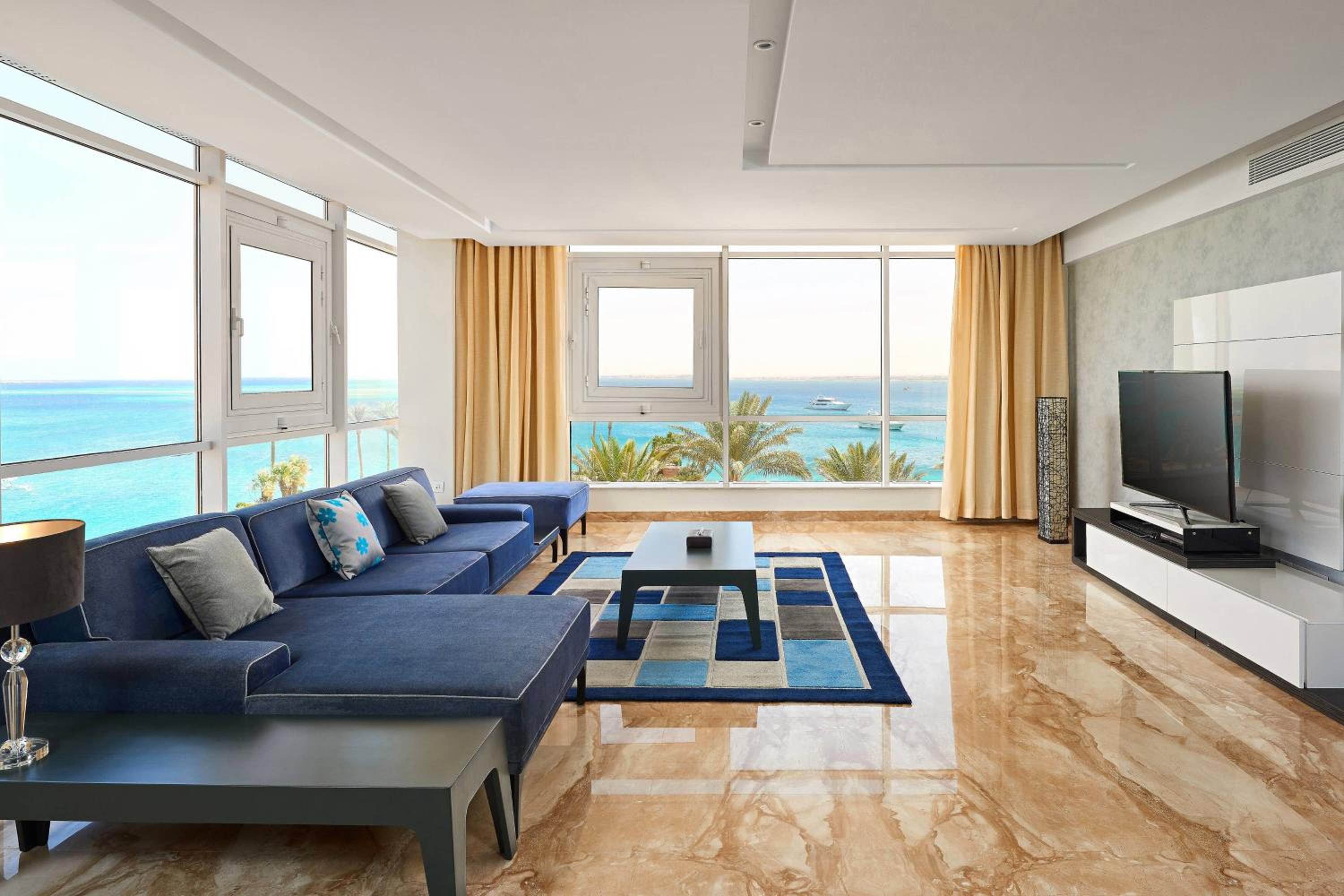 One-Bedroom Apollo King Suite with Balcony and Sea View