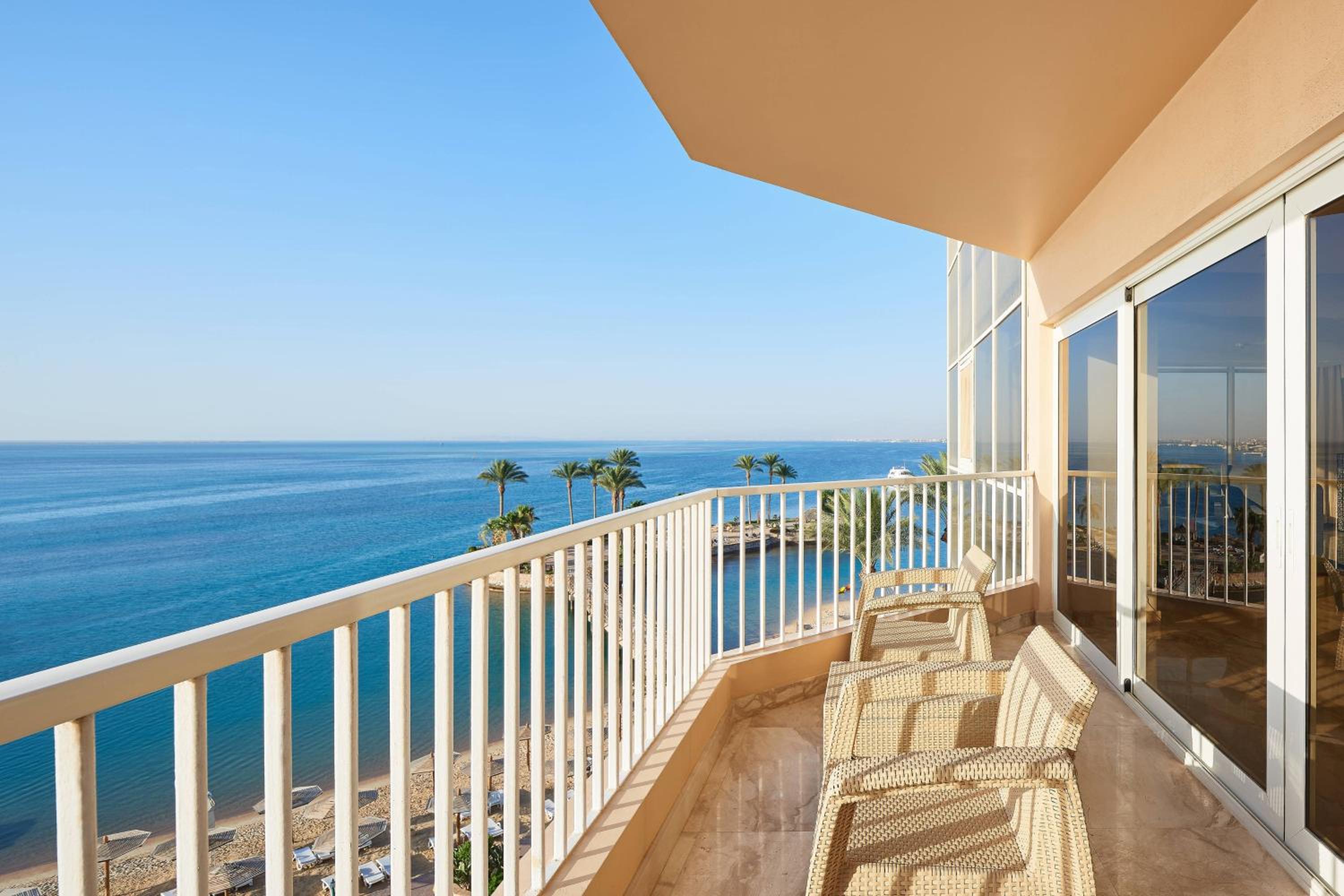 One-Bedroom Apollo King Suite with Balcony and Sea View thumbnail 5