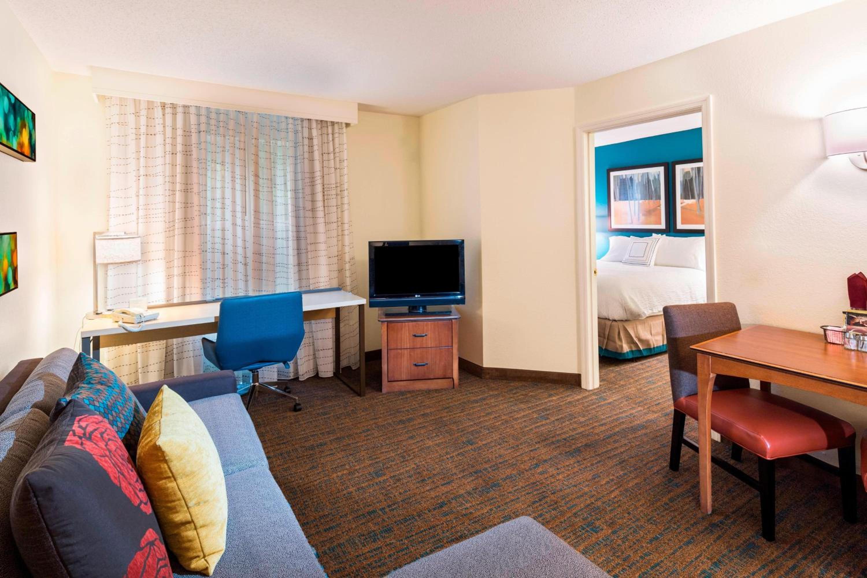 One-Bedroom Queen Suite with Sofa Bed and Transfer Shower - Mobility/Hearing Accessible photo 2