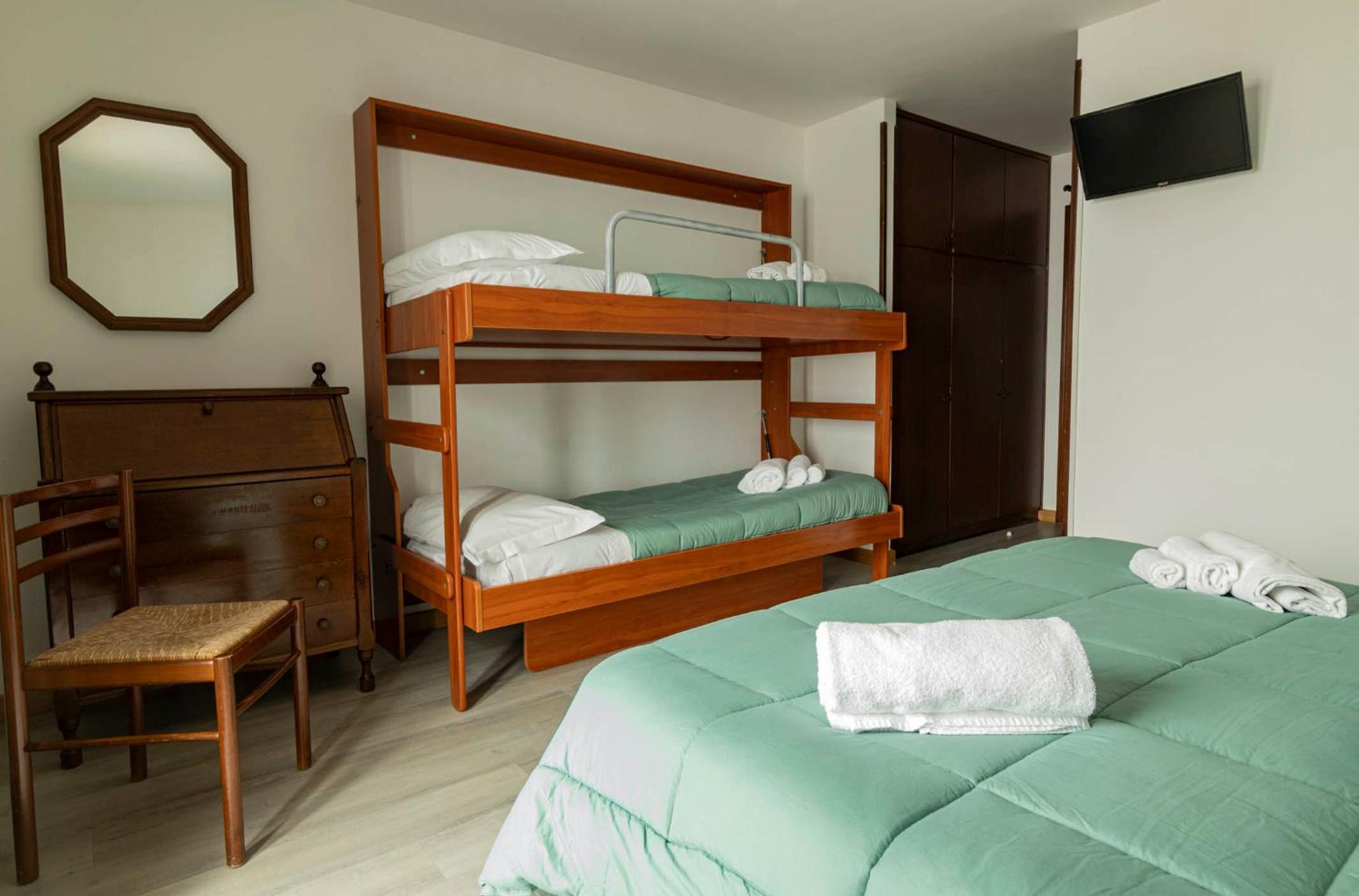 Triple Room with Private Bathroom photo 3