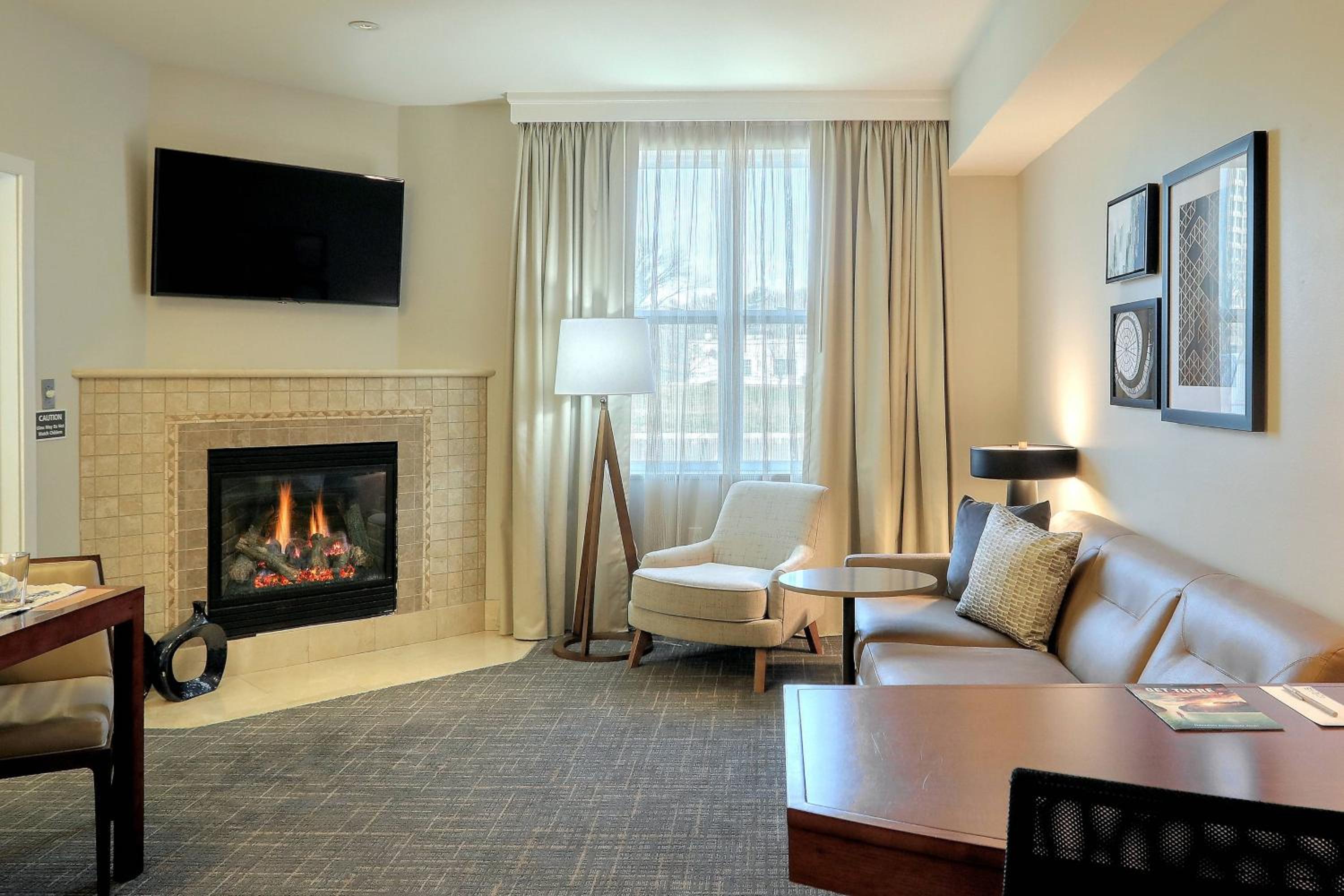 One-Bedroom King Suite with Sofa Bed and Adapted Tub - Mobility and Hearing Accessible photo 1