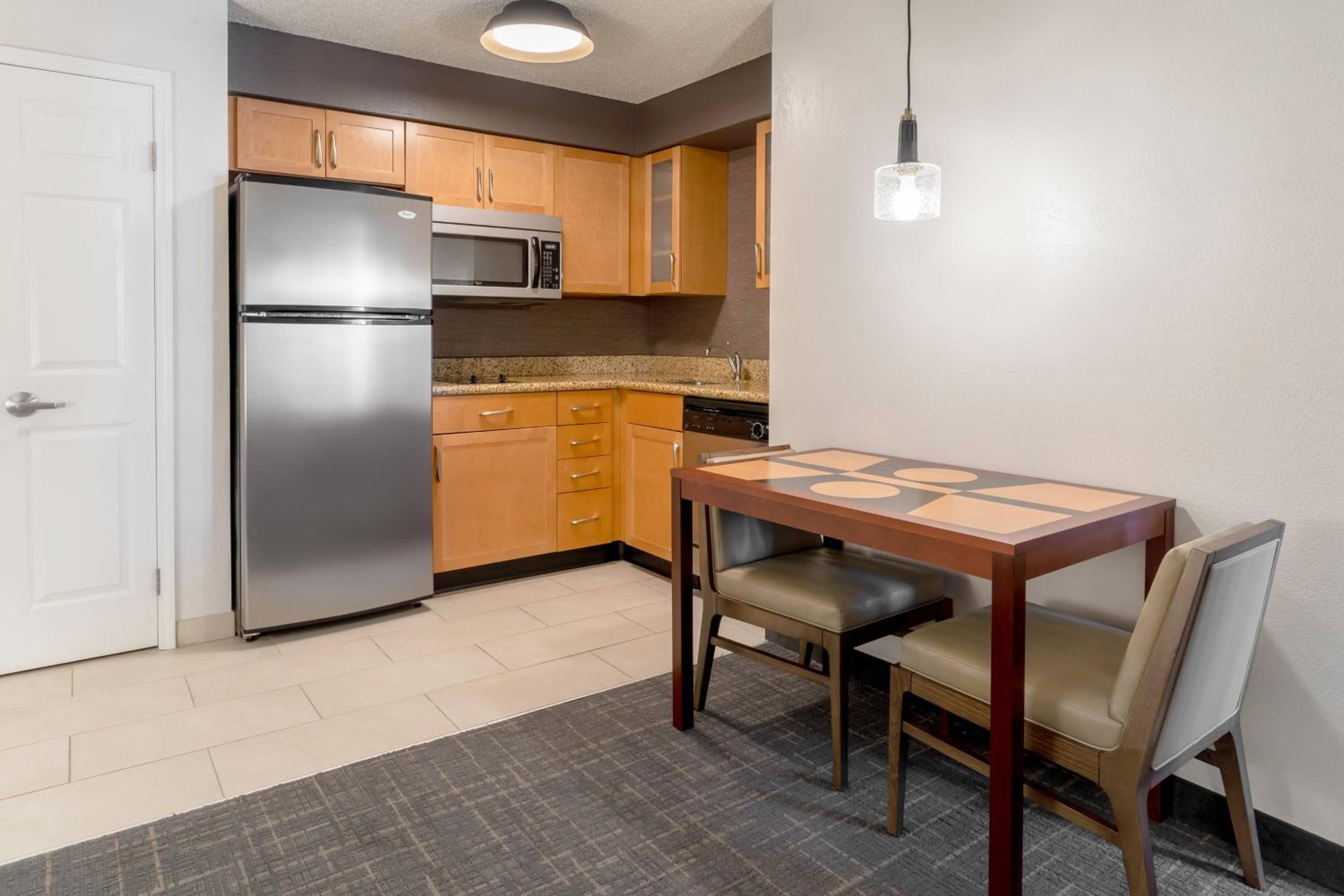 One-Bedroom Queen Suite with Sofa Bed and Adapted Tub - Mobility and Hearing Accessible photo 3
