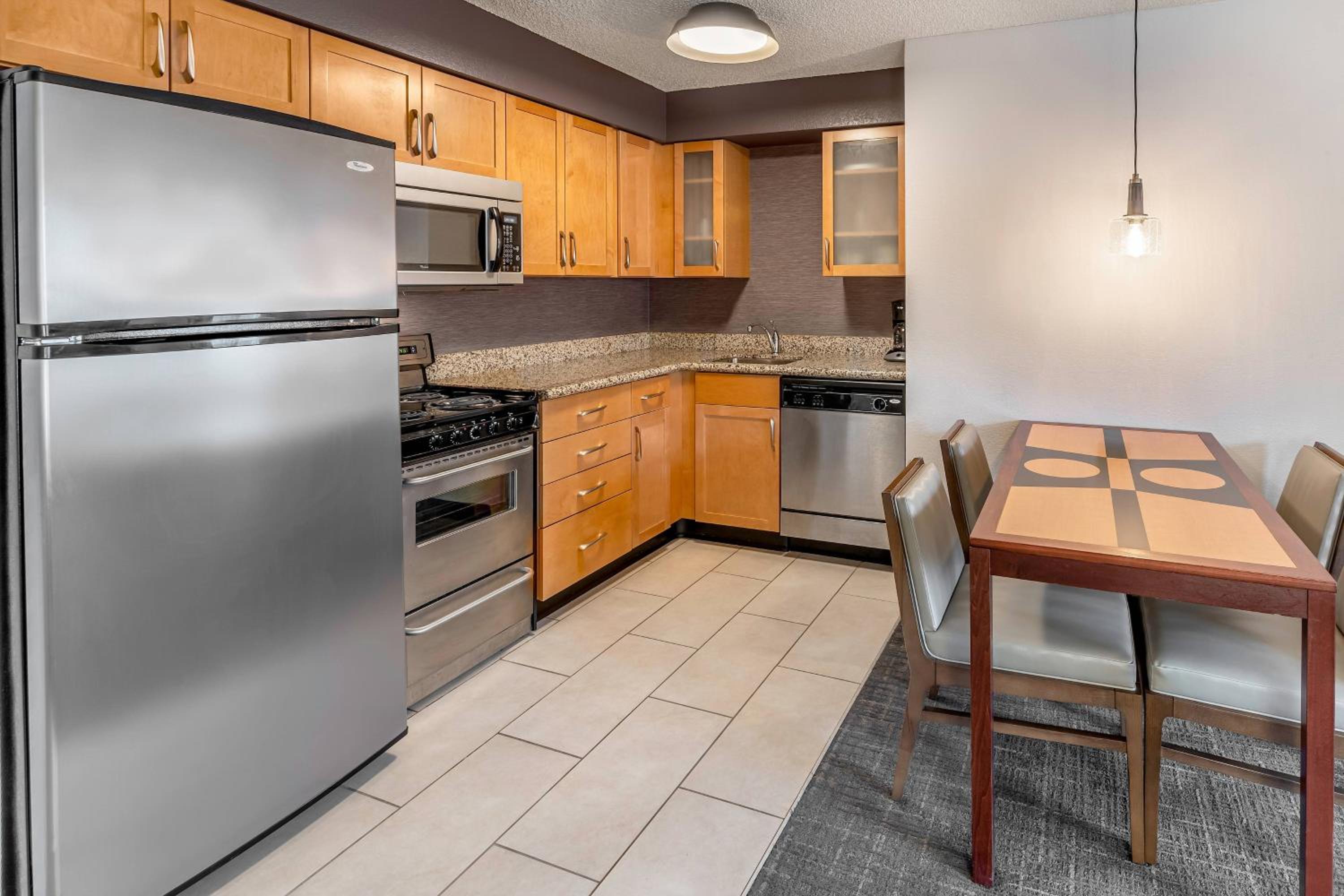 Two-Bedroom Suite with Roll-in Shower - Mobility and Hearing Accessible photo 3