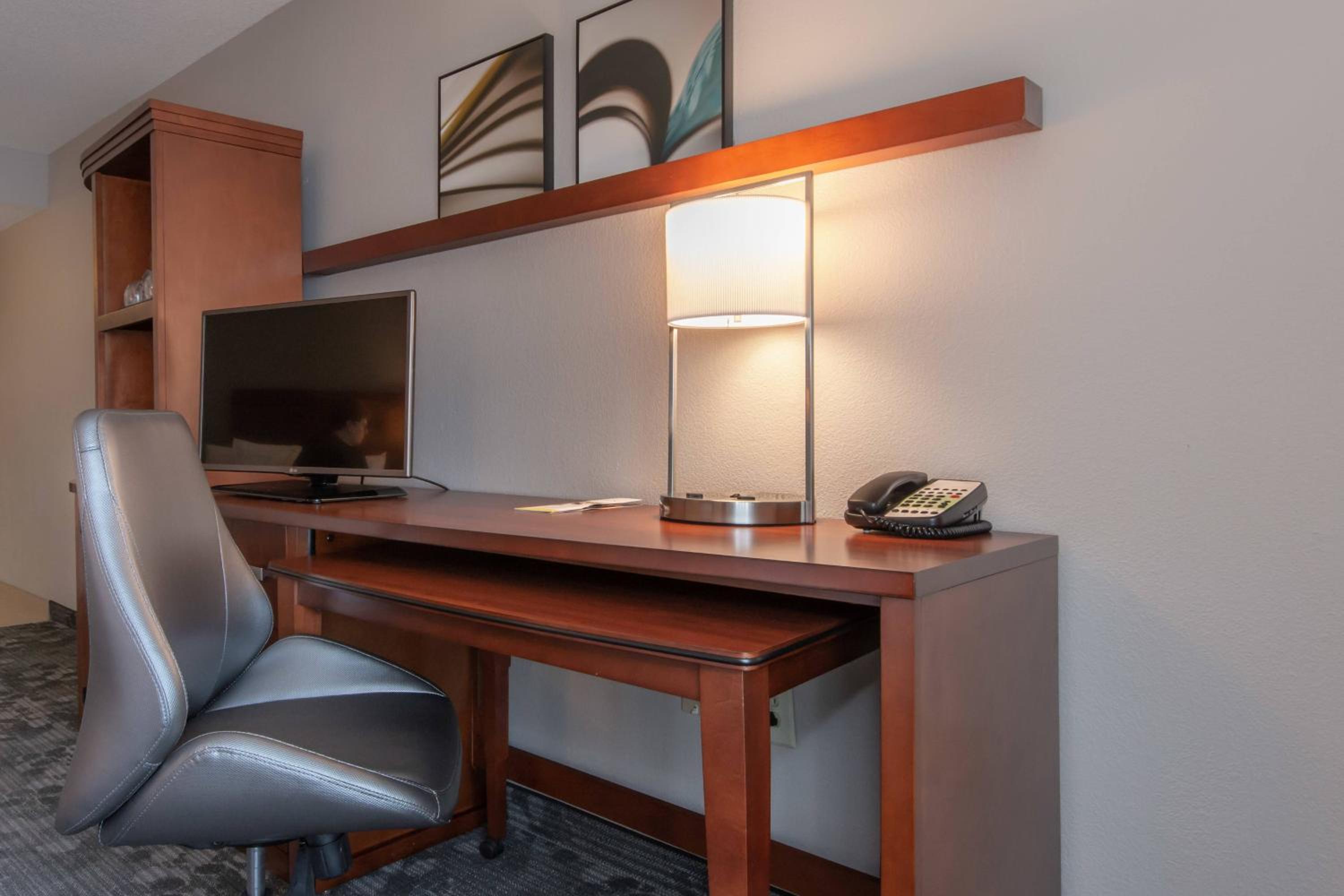 Queen Room with Two Queen Beds - Hearing Accessible - Photo 3