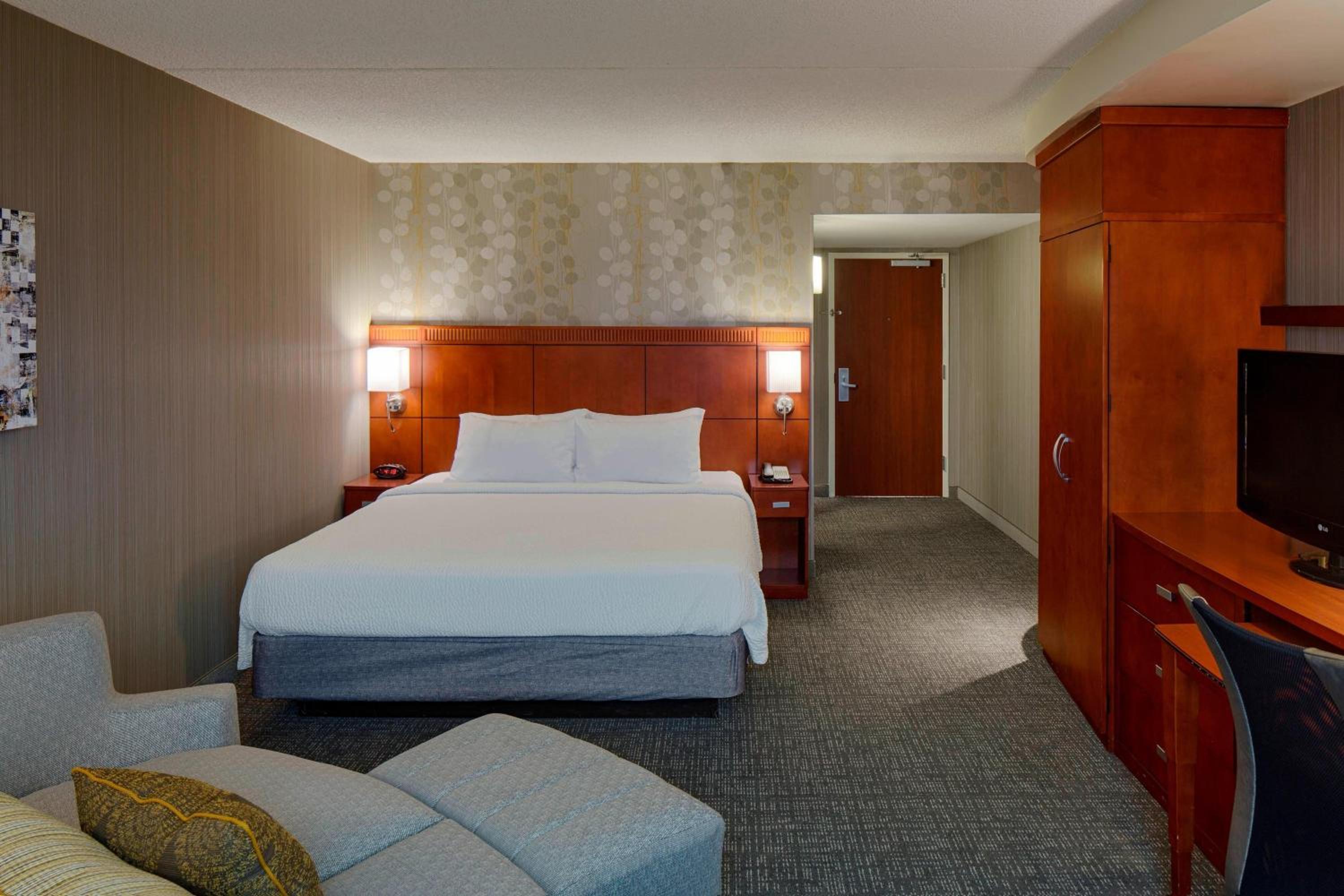 King Room with Sofa Bed and Roll-in Shower - Mobility and Hearing Accessible photo 2