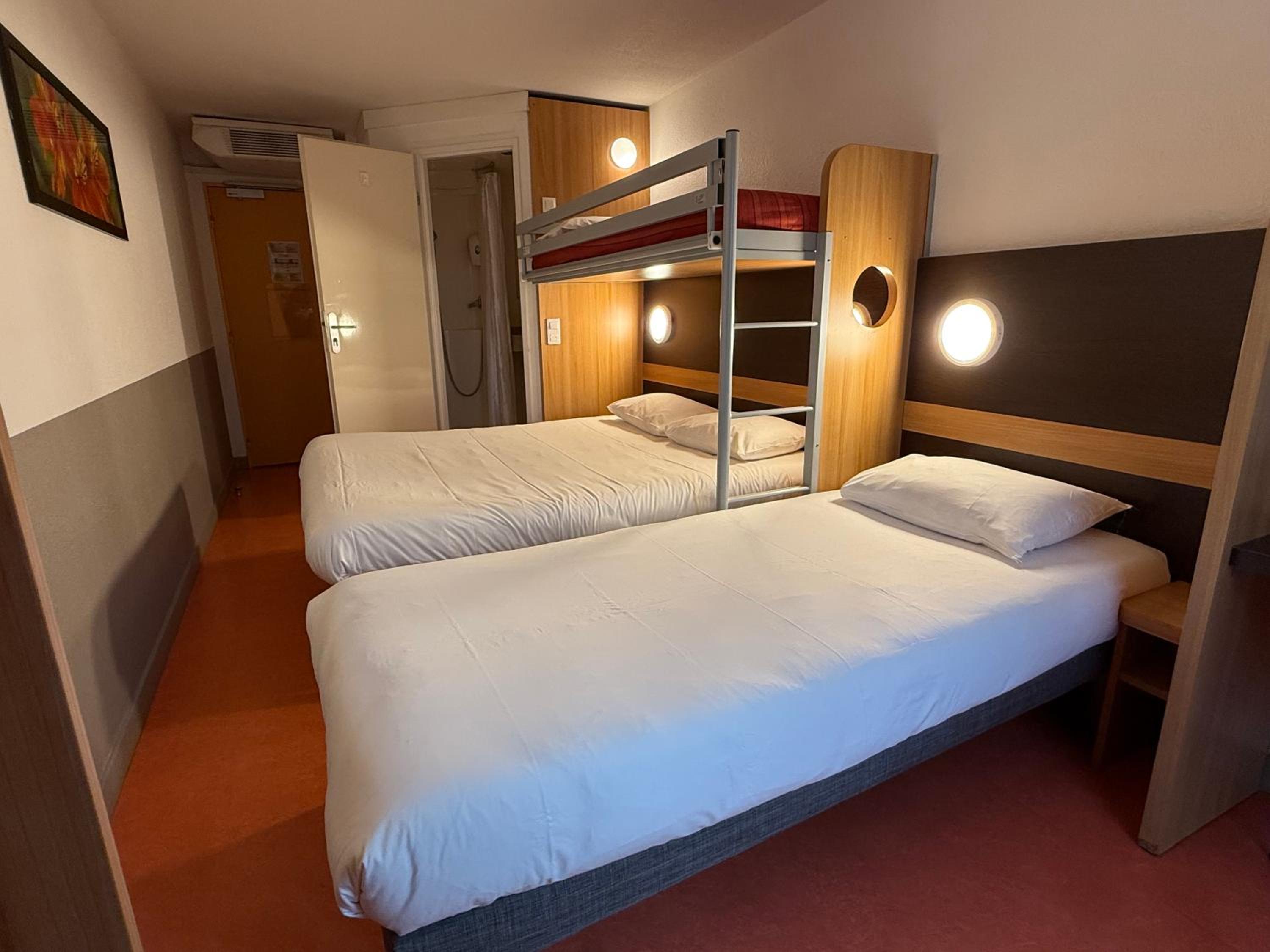 Quadruple Room - Photo 1