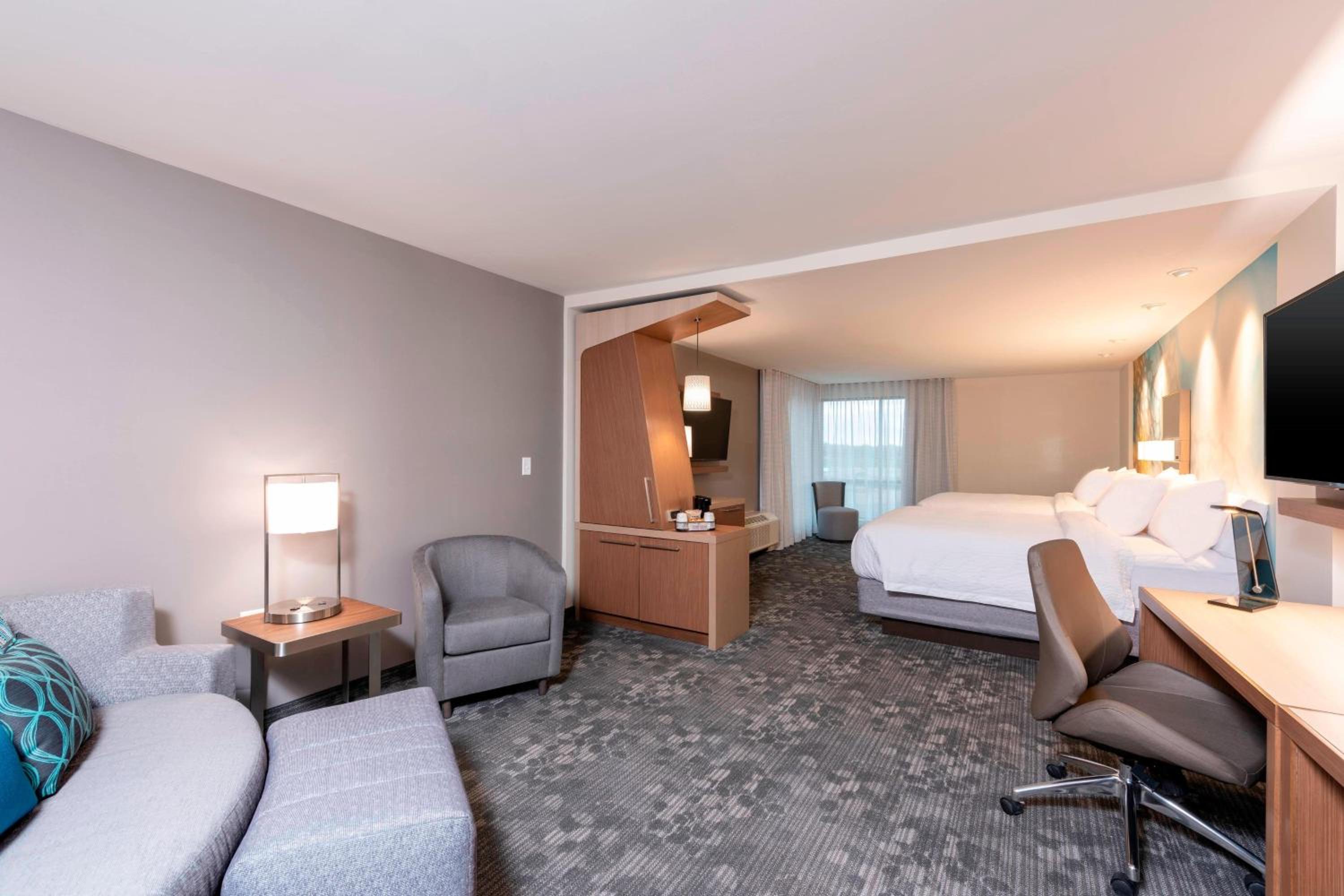 Large Queen Room with Sofa Bed and Tub - Mobility Accessible photo 1