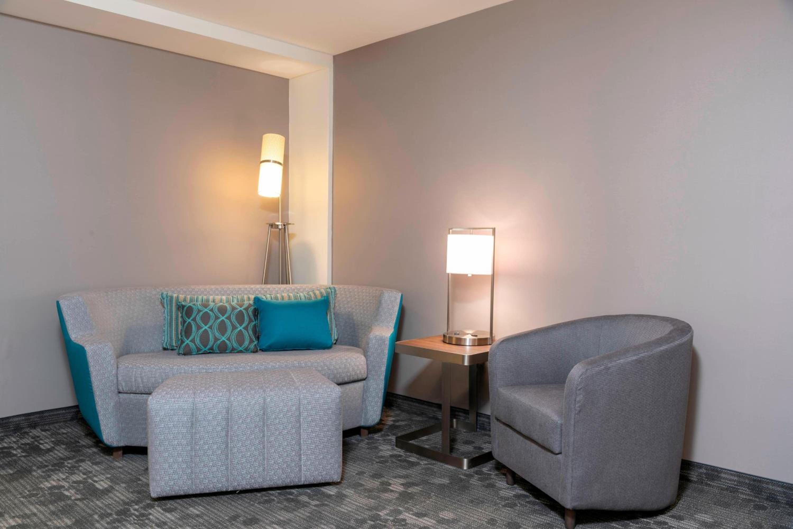 Large Queen Room with Sofa Bed and Tub - Mobility Accessible photo 2
