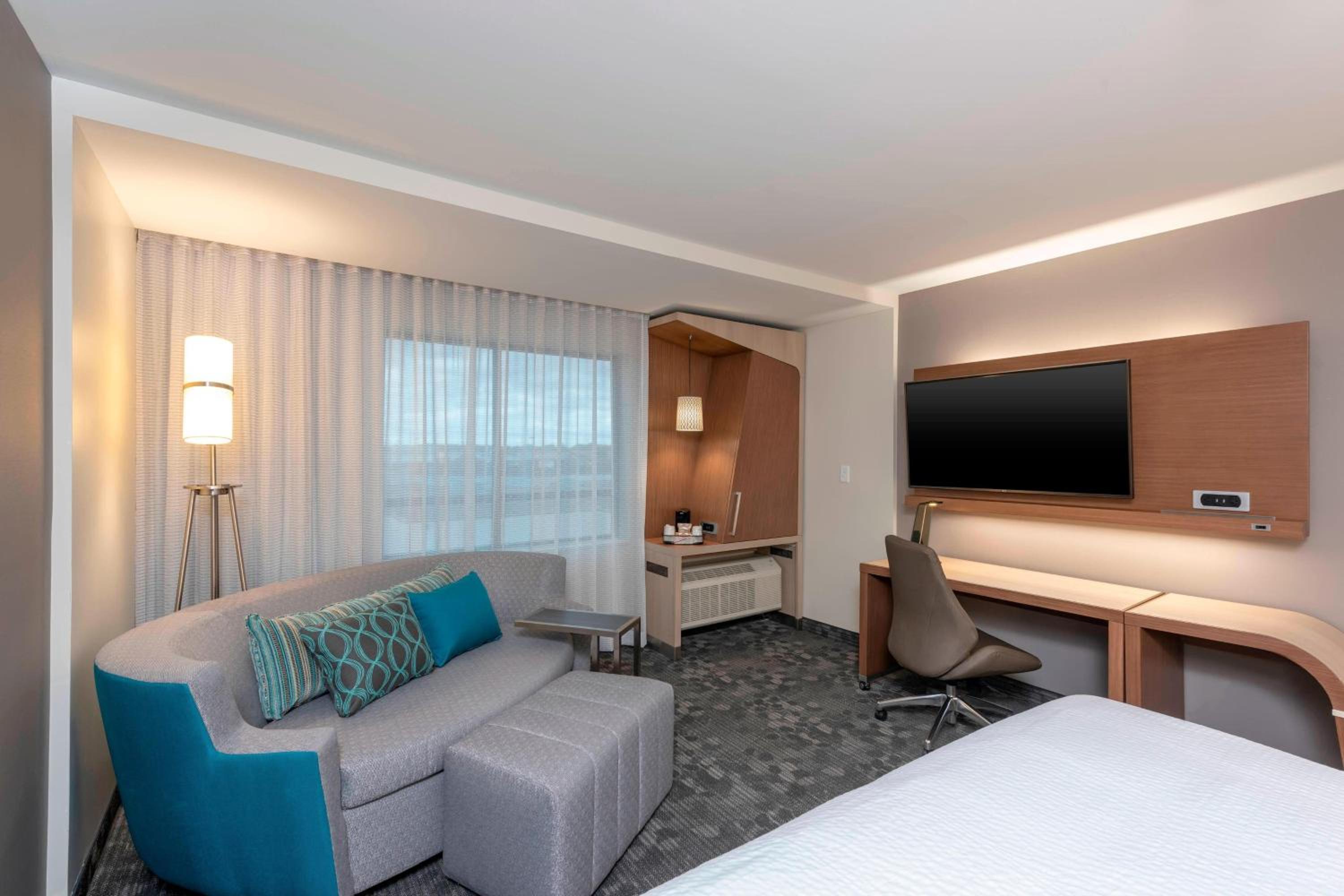 King Room with Sofa Bed and Roll-in Shower - Mobility Accessible photo 3
