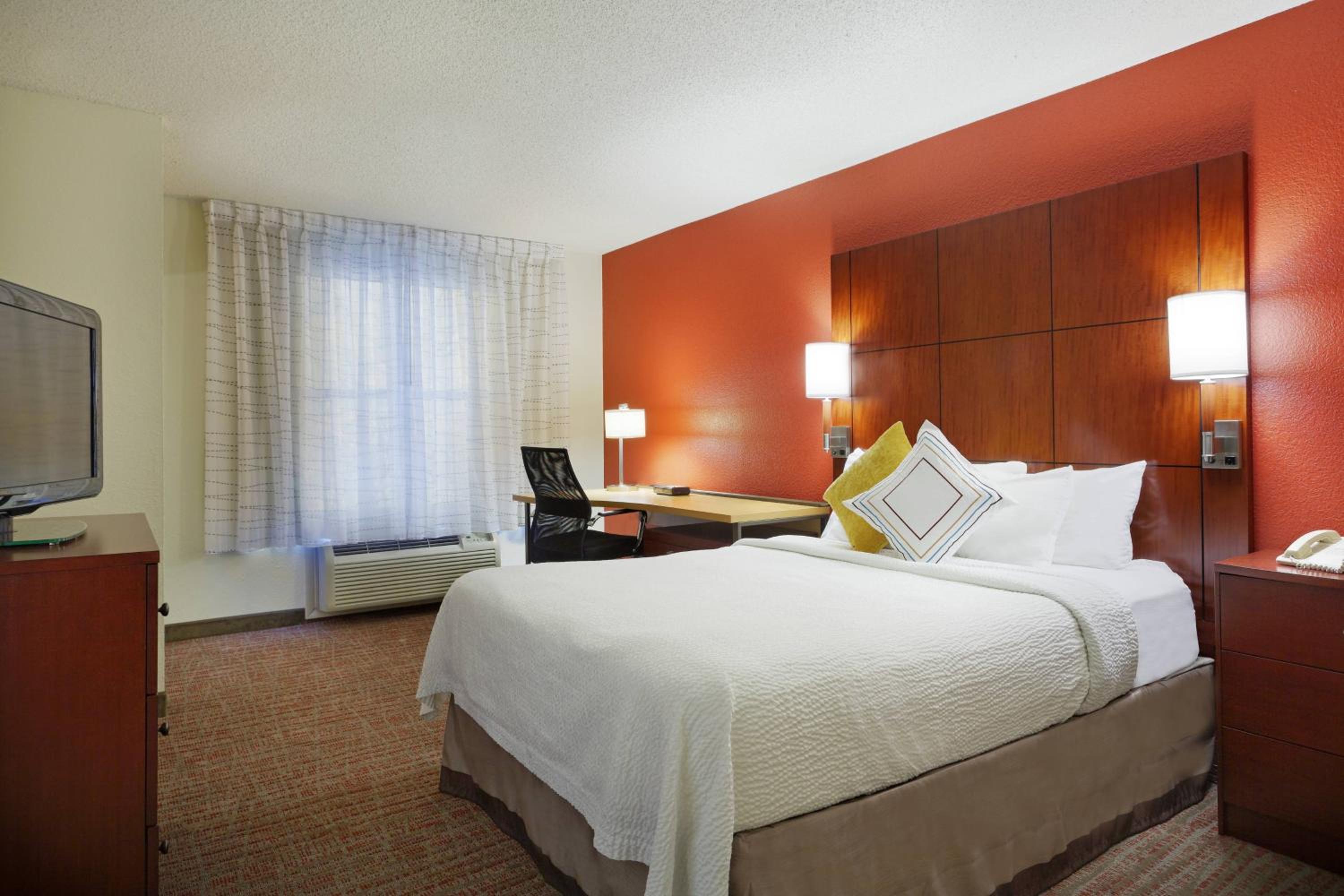 Two-Bedroom Suite with Roll-in Shower - Mobility and Hearing Accessible