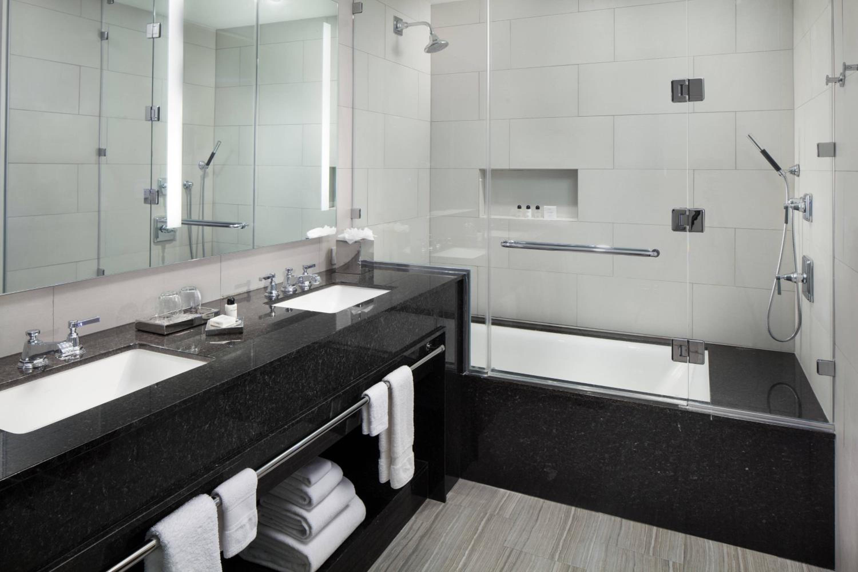 King Room - Hearing Accessible - Photo 4