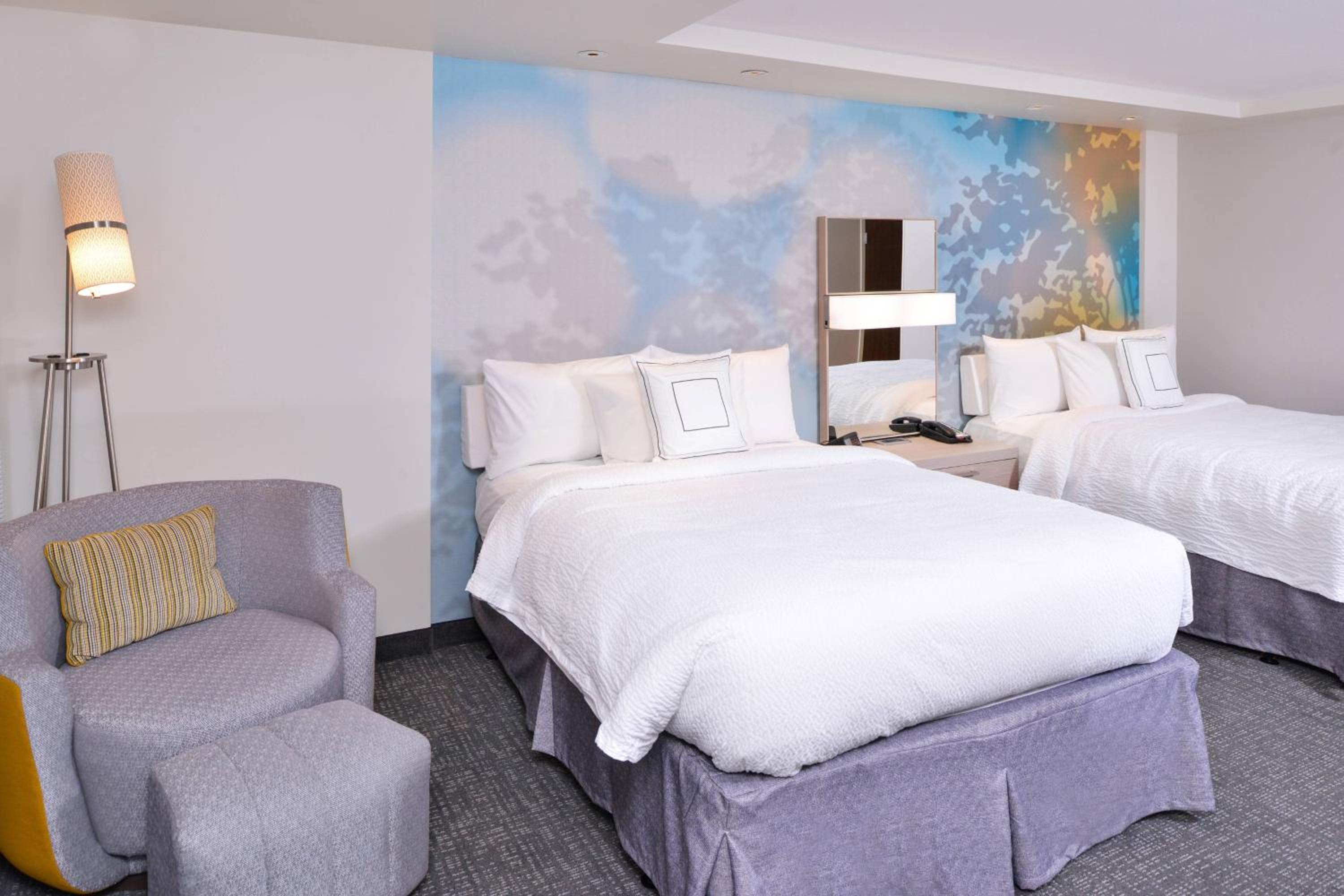 Queen Room with Two Queen Beds and Bathtub - Mobility Access photo 3