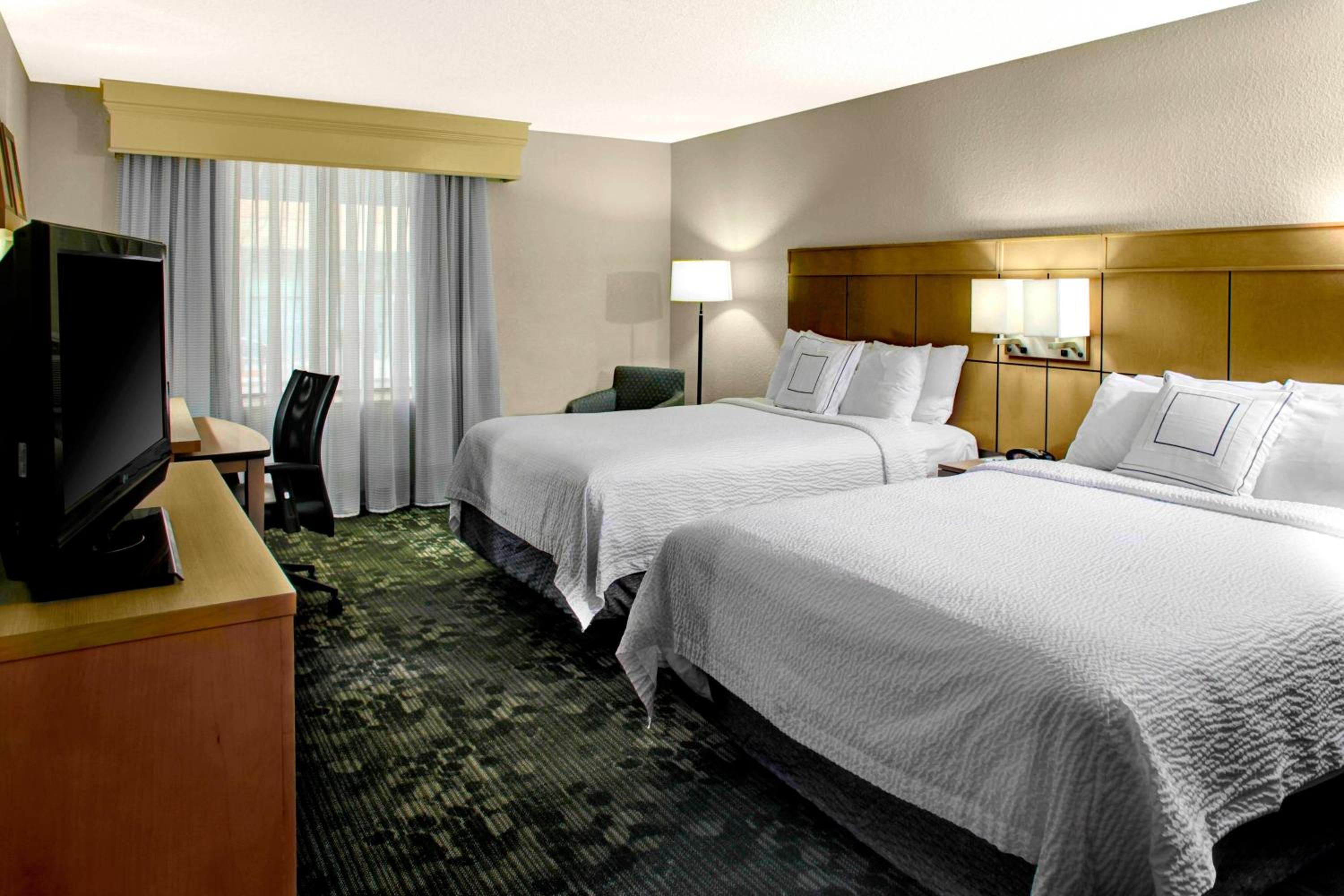 Deluxe Queen Room with Two Queen Beds - Hearing Accessible