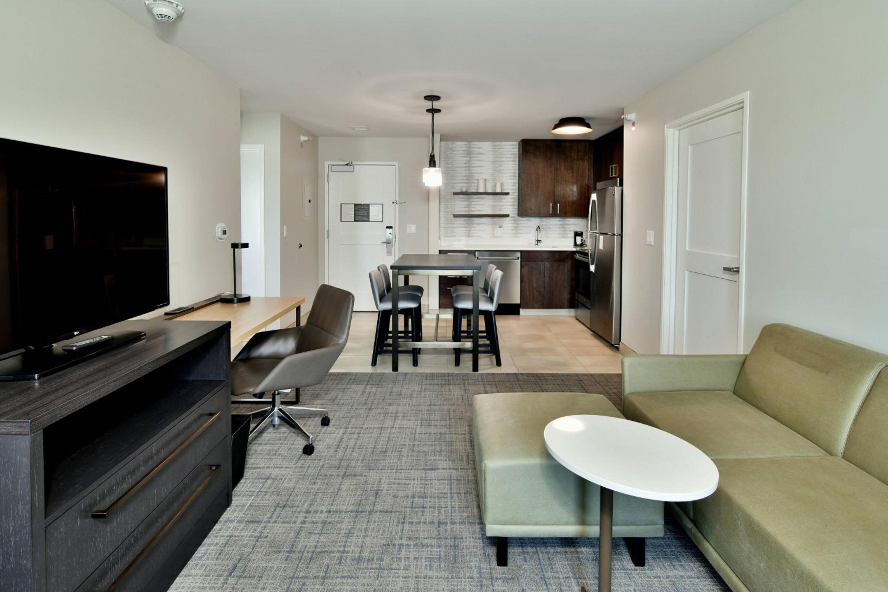 One-Bedroom Suite with Two Queen Beds with Sofa Bed and Roll-In Shower - Mobility Accessible - Photo 6