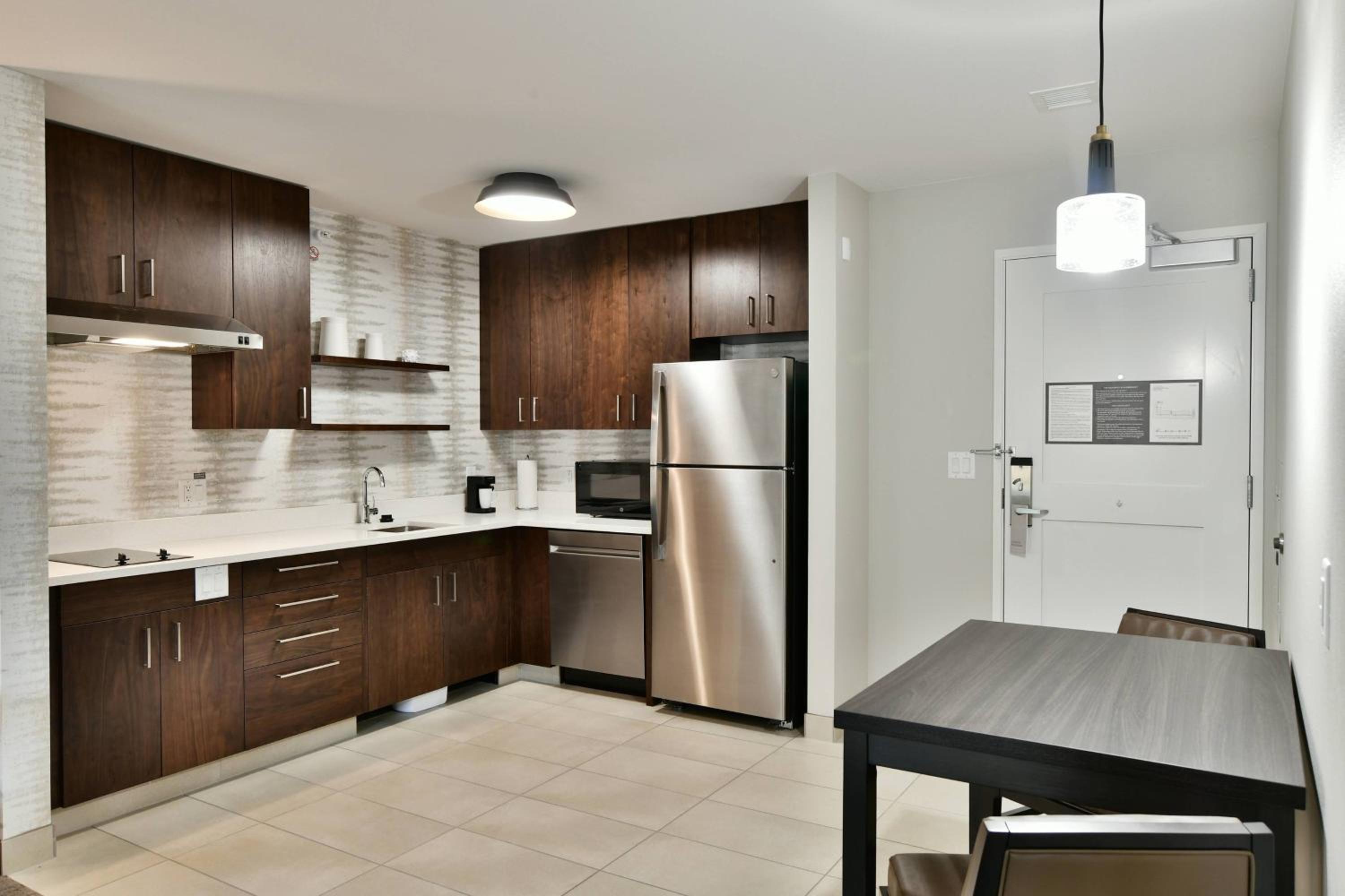 One-Bedroom Suite with Two Queen Beds with Sofa Bed and Roll-In Shower - Mobility Accessible - Photo 5